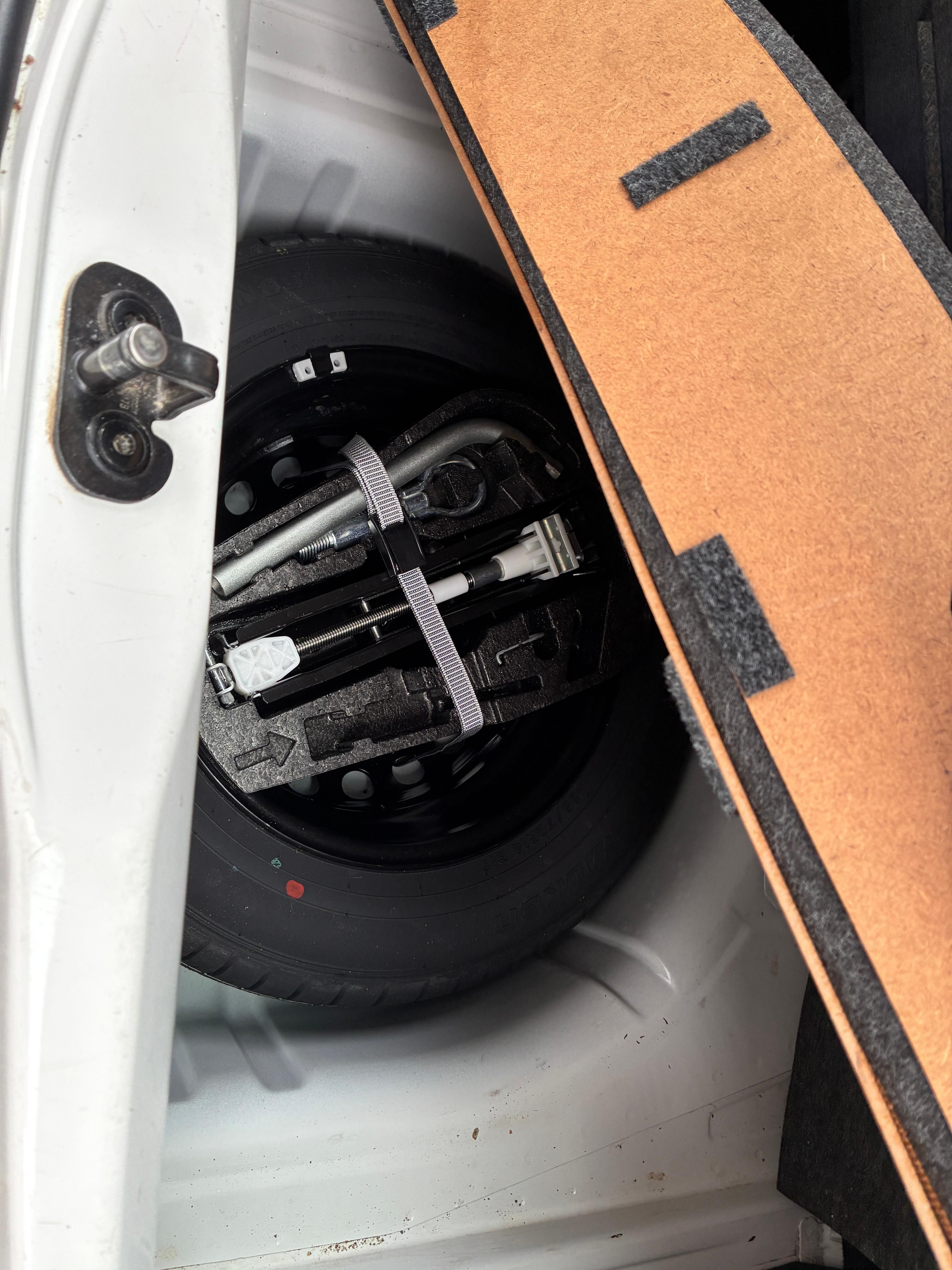 Volkswagen Up!, 55 kw, automat, STK do 2/28 - fotka 4