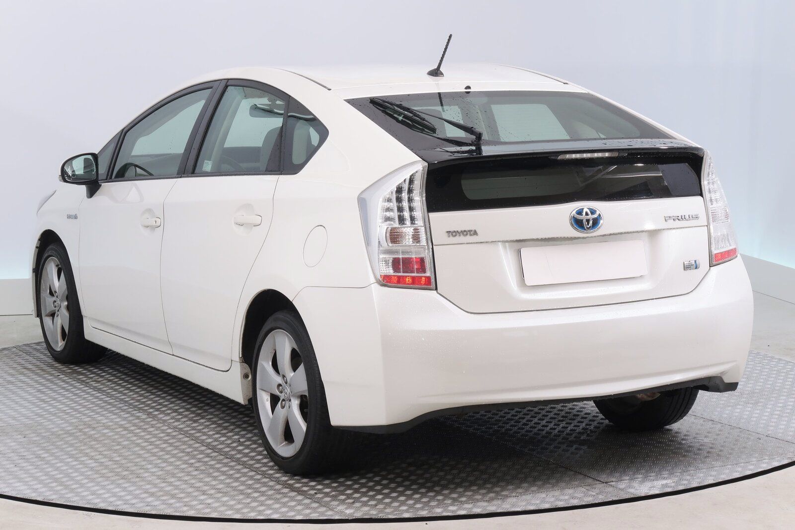 Toyota Prius, 1.8 VVT-i HSD, Automat - fotka 4