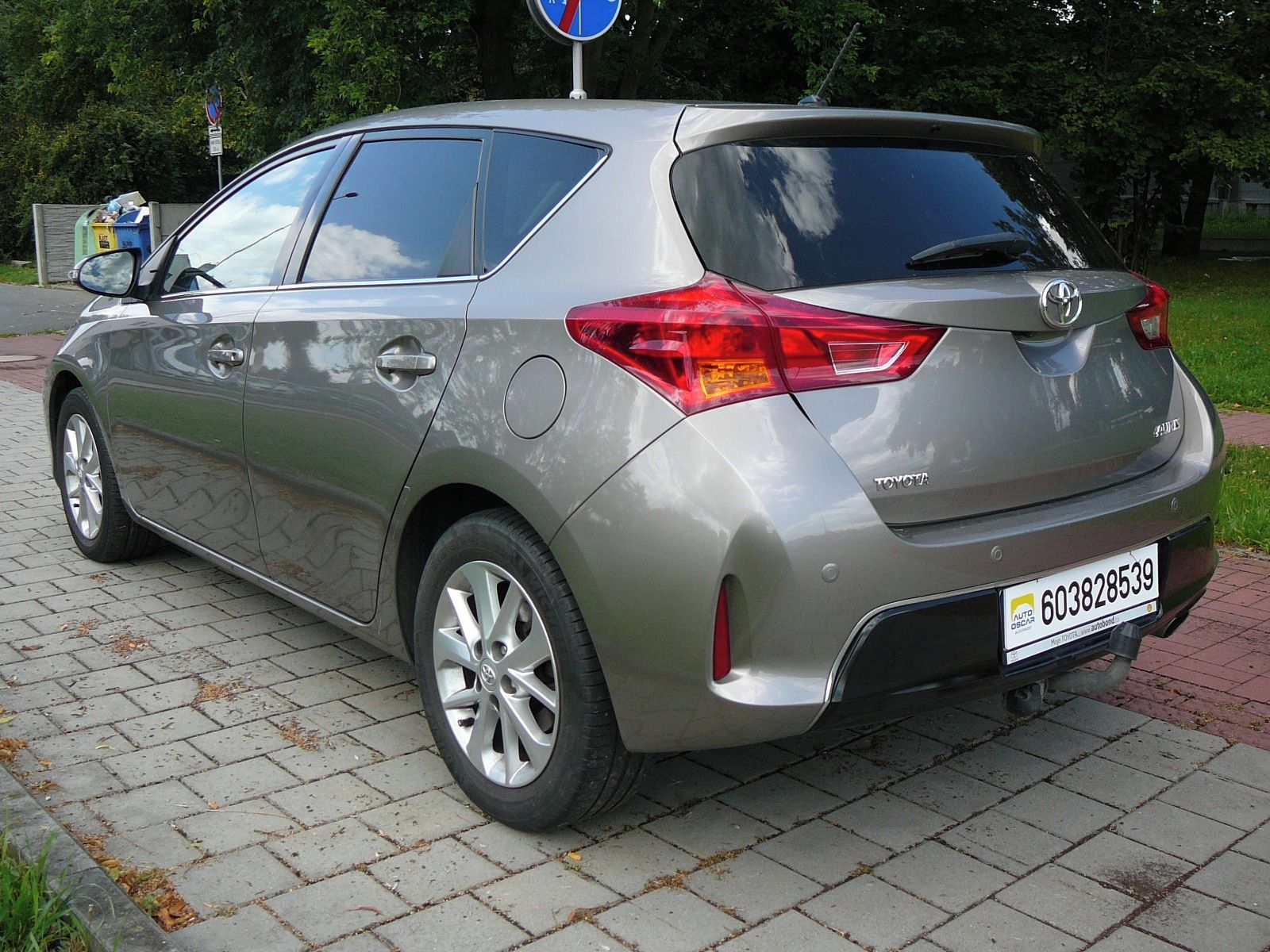 Toyota Auris, 1.6i 97kW ČR 1-MAJ 81000KM!!! - fotka 4