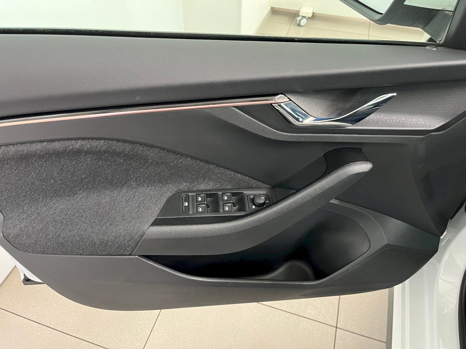 Škoda Kamiq, 1.0 TSI 85 kW A7F Top Selectio - fotka 6