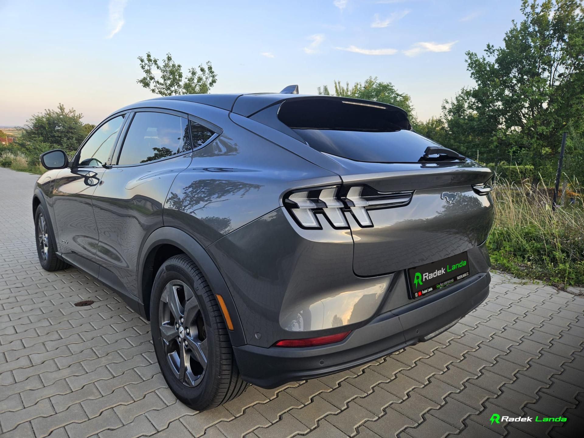 Ford Mustang Mach-E, Kamera, Navi, kůže - fotka 6