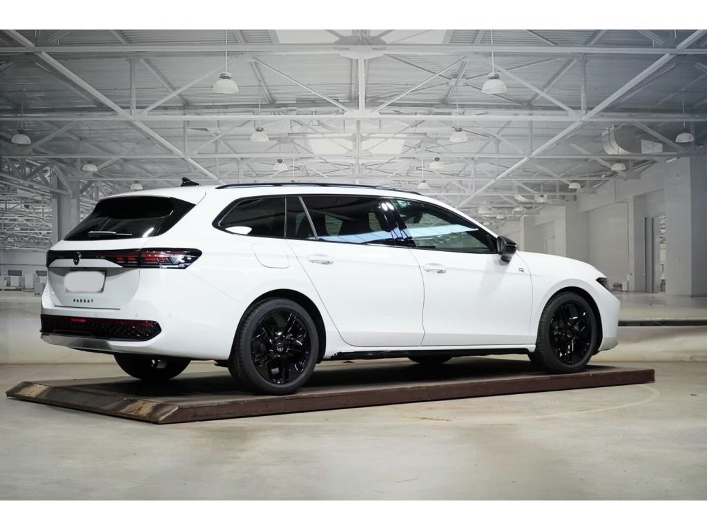 Volkswagen Passat Variant, 2.0 TDI DSG R-Line*Kamera* - fotka 2