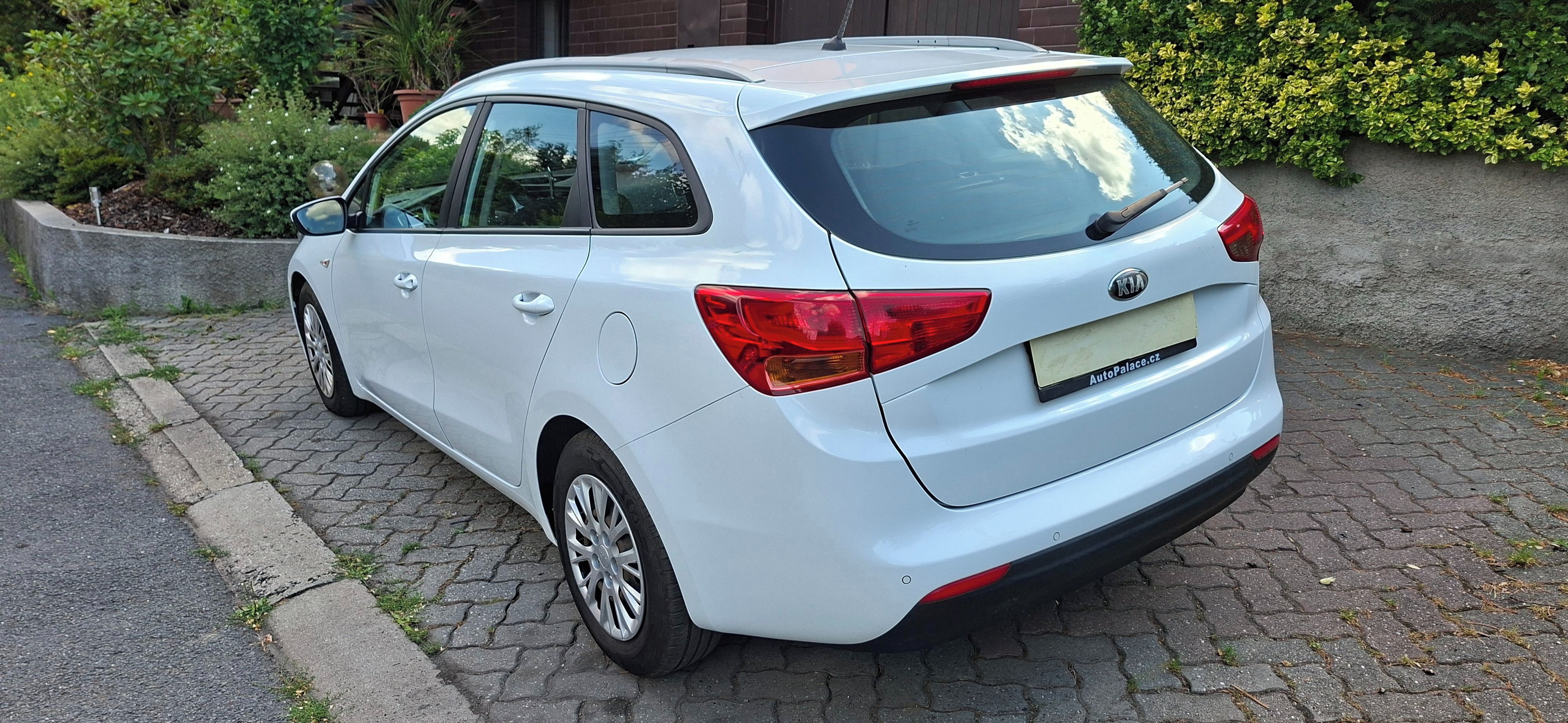 Kia Cee´d, 1,6 CRDI , ČR, 1.maj. serviska - fotka 4