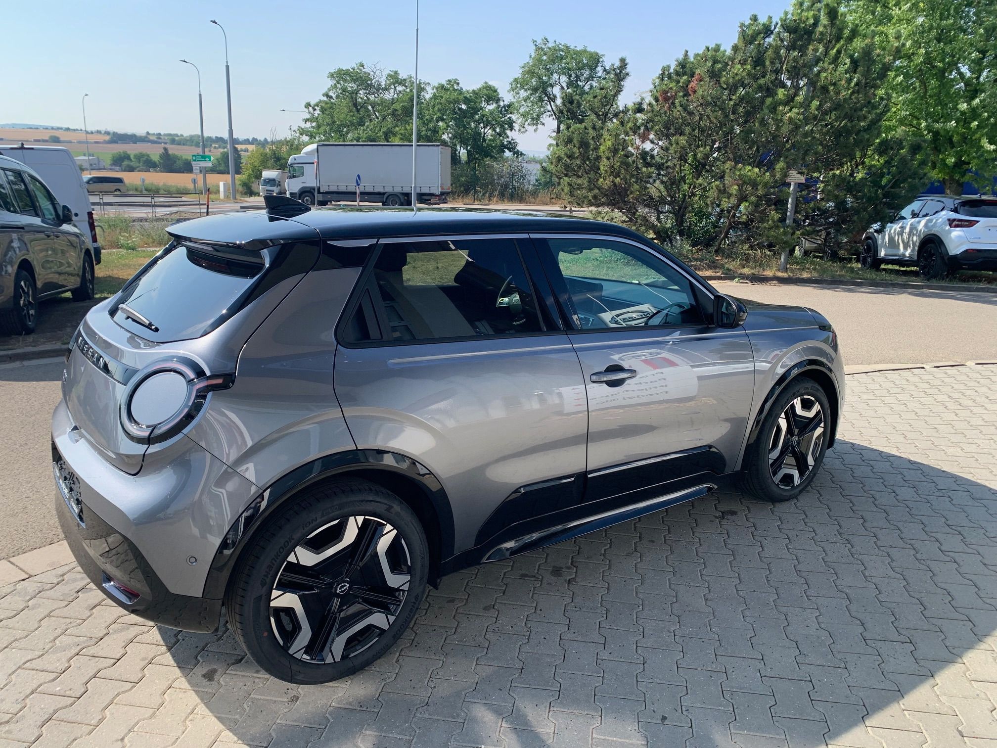 Nissan Micra, EVOLVE 52kWh + Two-tone - fotka 3