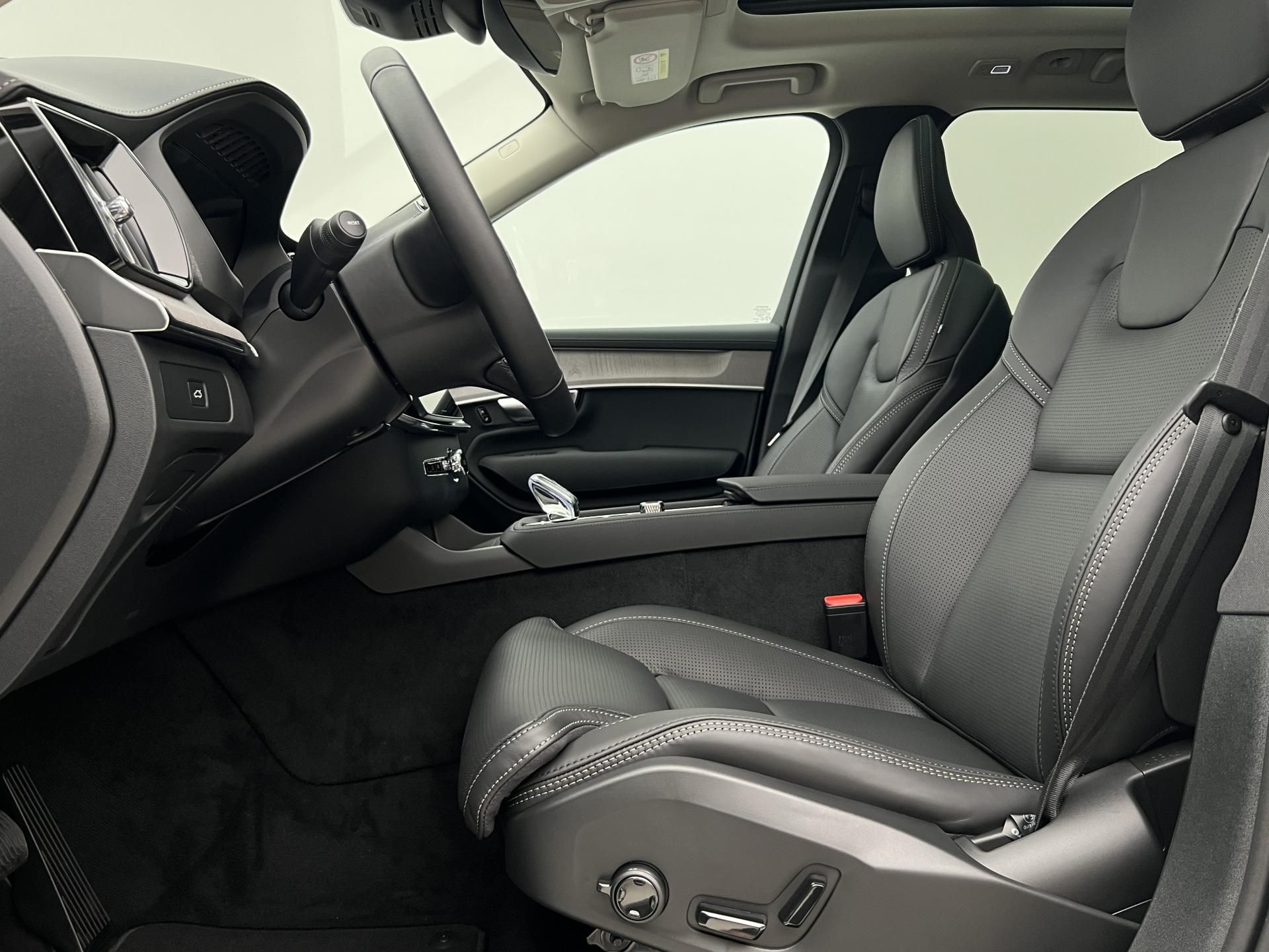 Volvo XC90, B5 AWD DARK PLUS - fotka 3