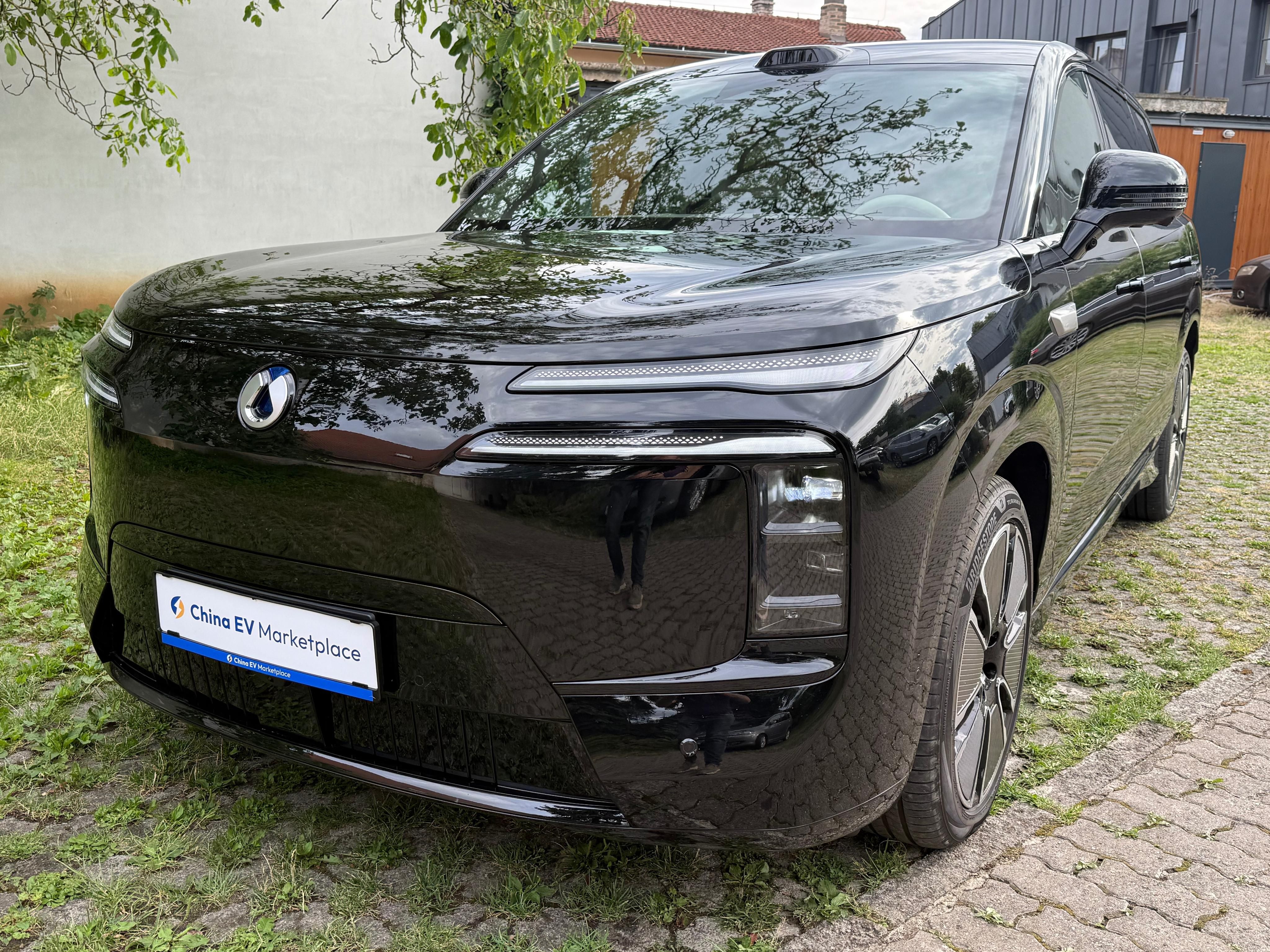Denza, N8L Flagship PHEV 560 kW, DPH - fotka 4