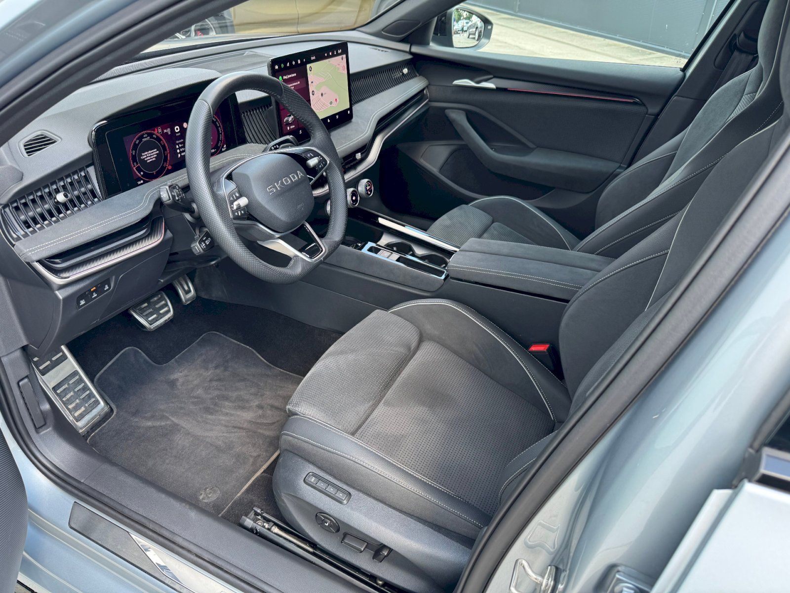Škoda Superb, Combi DSG 2.0 TDI 142 kW 4x4 S - fotka 6