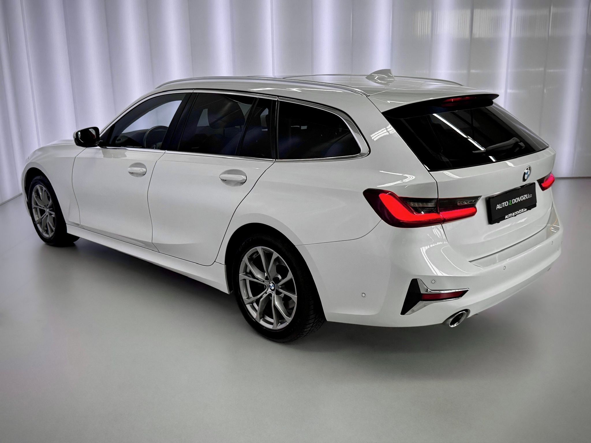 BMW Řada 3, 320d xDrive LUXURY, PANORAMA - fotka 5