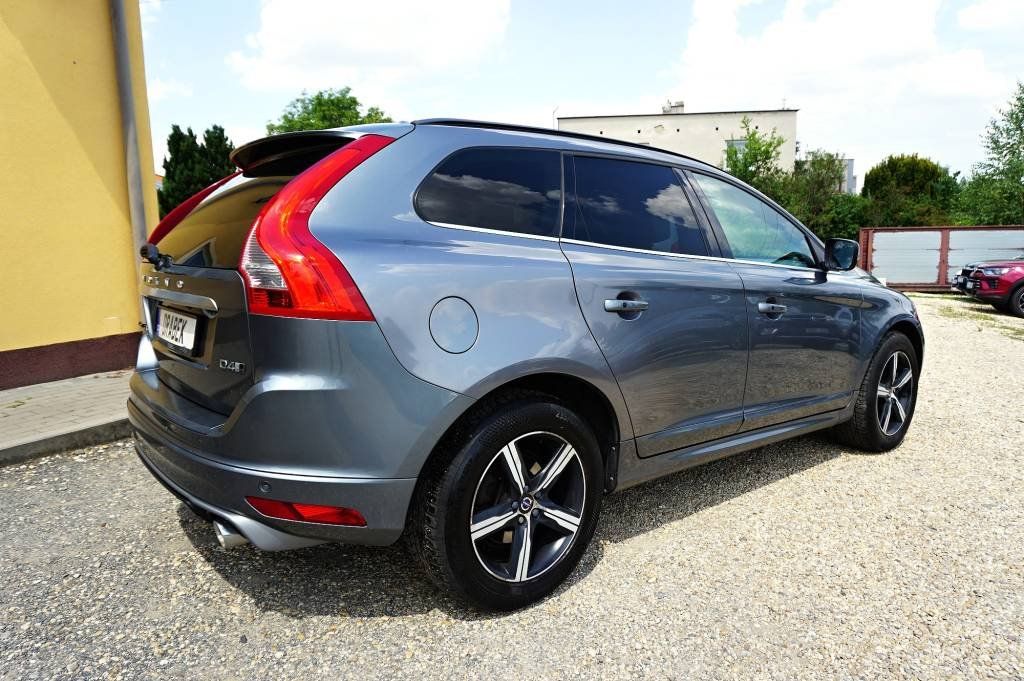 Volvo XC60, R-DESING 2,4 D4 140 kW - fotka 3