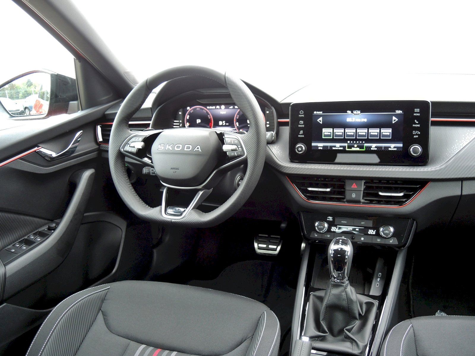 Škoda Kamiq, 1.0 TSI 85kW DSG Monte Carlo - fotka 5