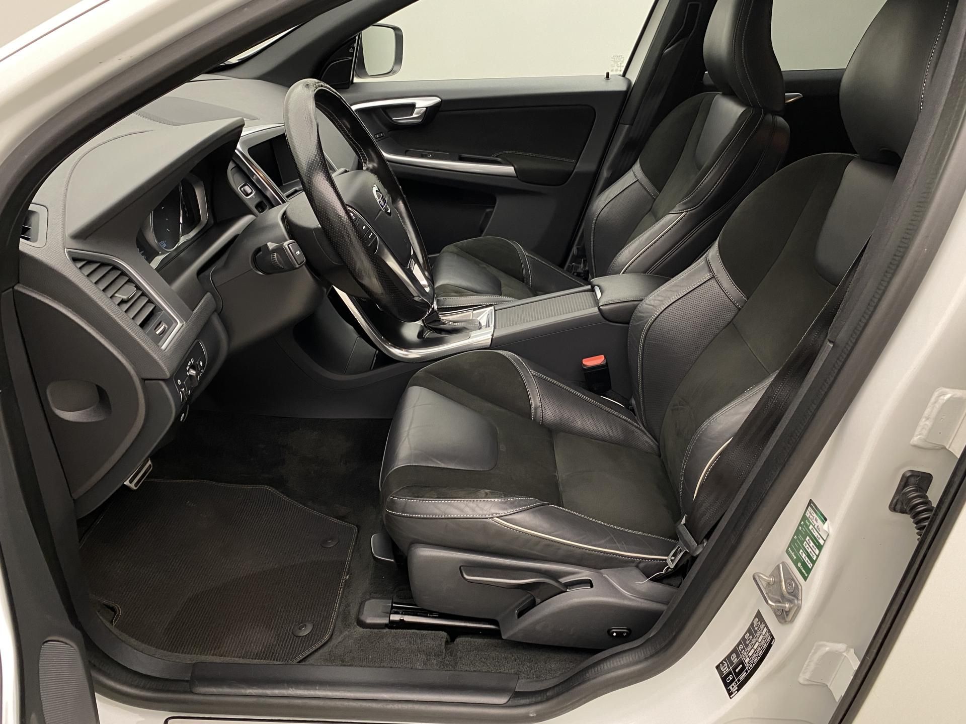 Volvo XC60, D4 AWD MOMENTUM AUT - fotka 3