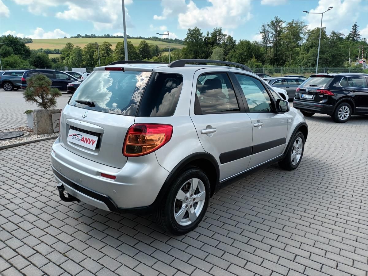 Suzuki SX4, 1,6 VVT,88KW,4X4,VÝHŘEV,KOLA - fotka 5