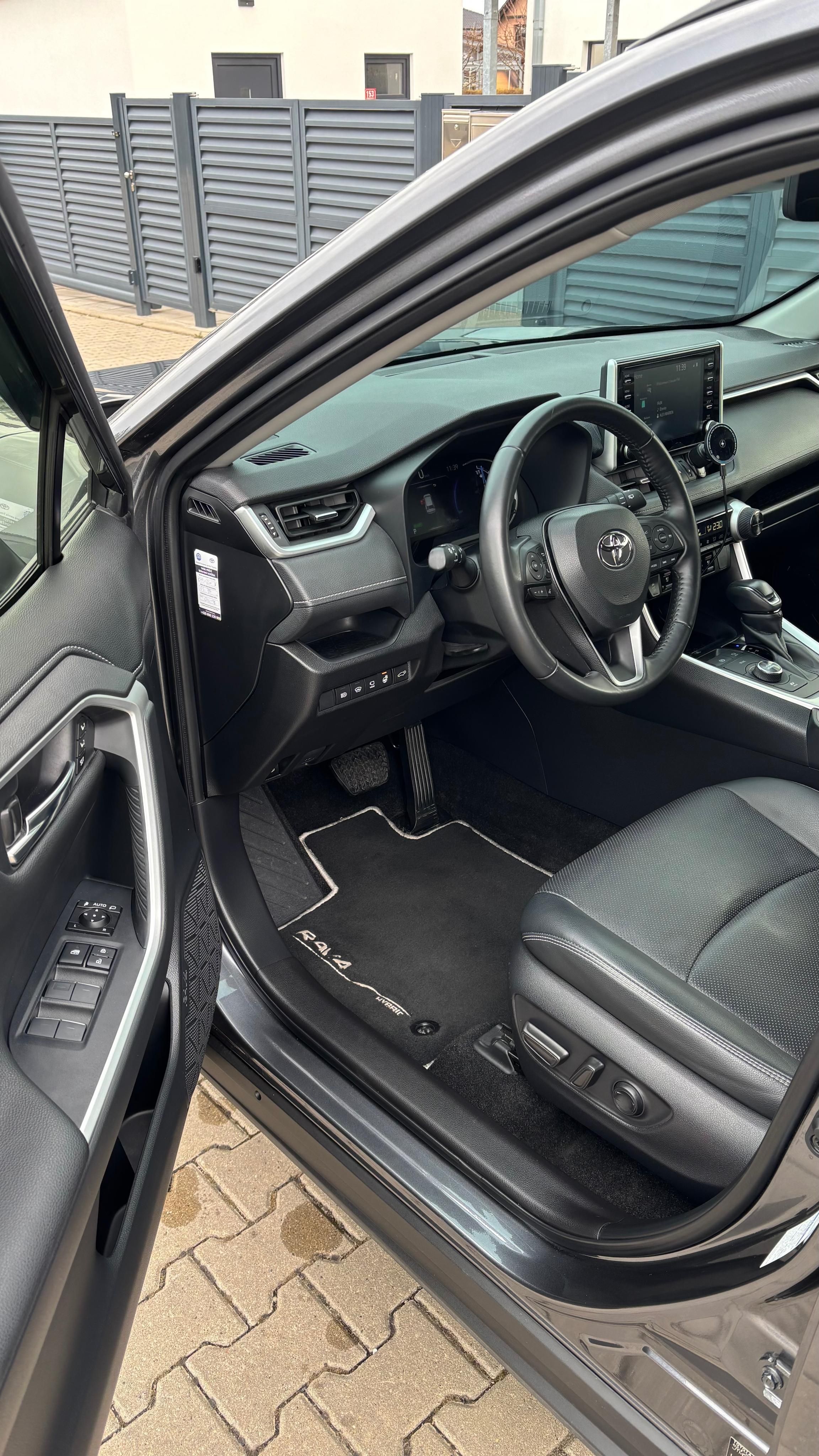 Toyota Rav4, 2.5 hybrid - fotka 6