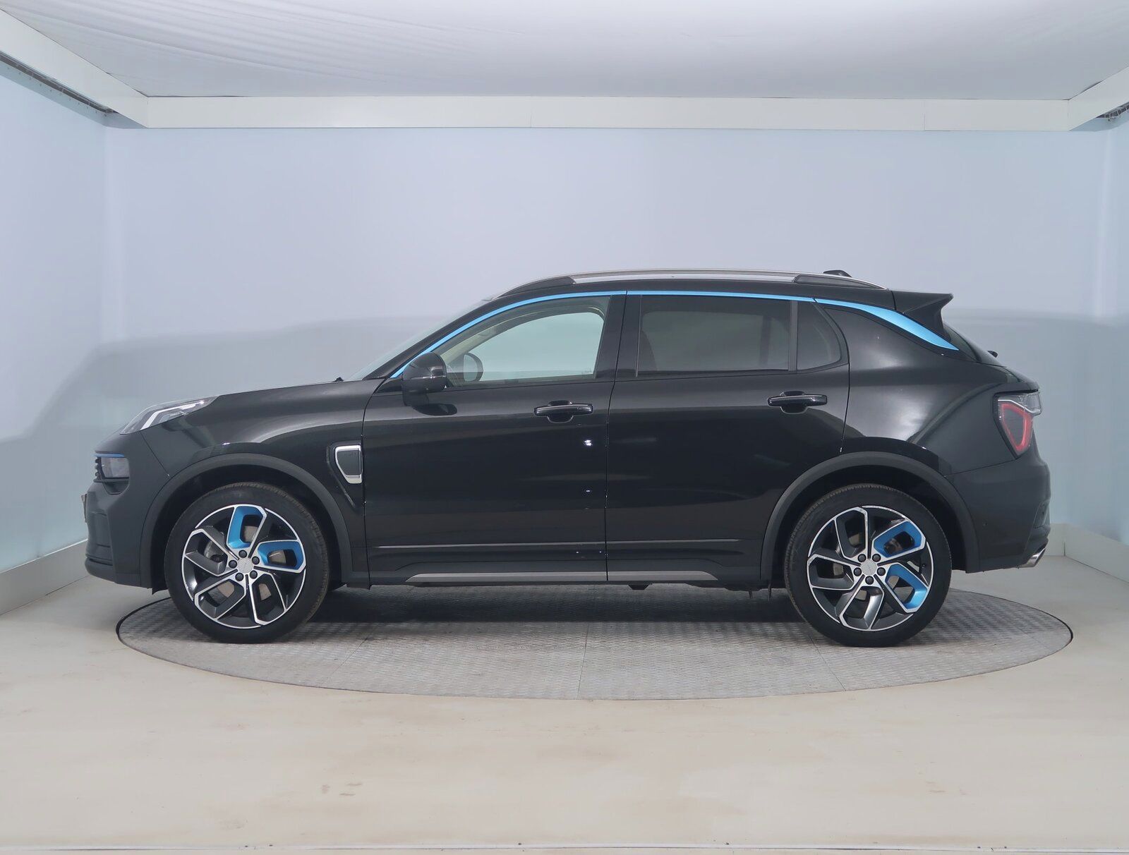 Lynk & Co 01, Plug-in Hybrid, NOVÁ CENA - fotka 3