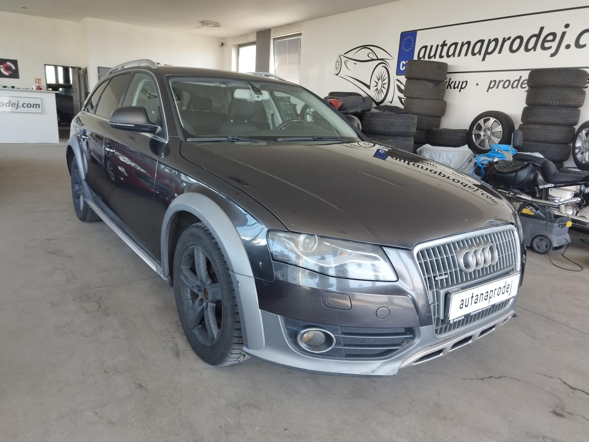 Audi A4 allroad, 2,0TDI,LED,ALU,TAŽNÝ,MAN,4X4