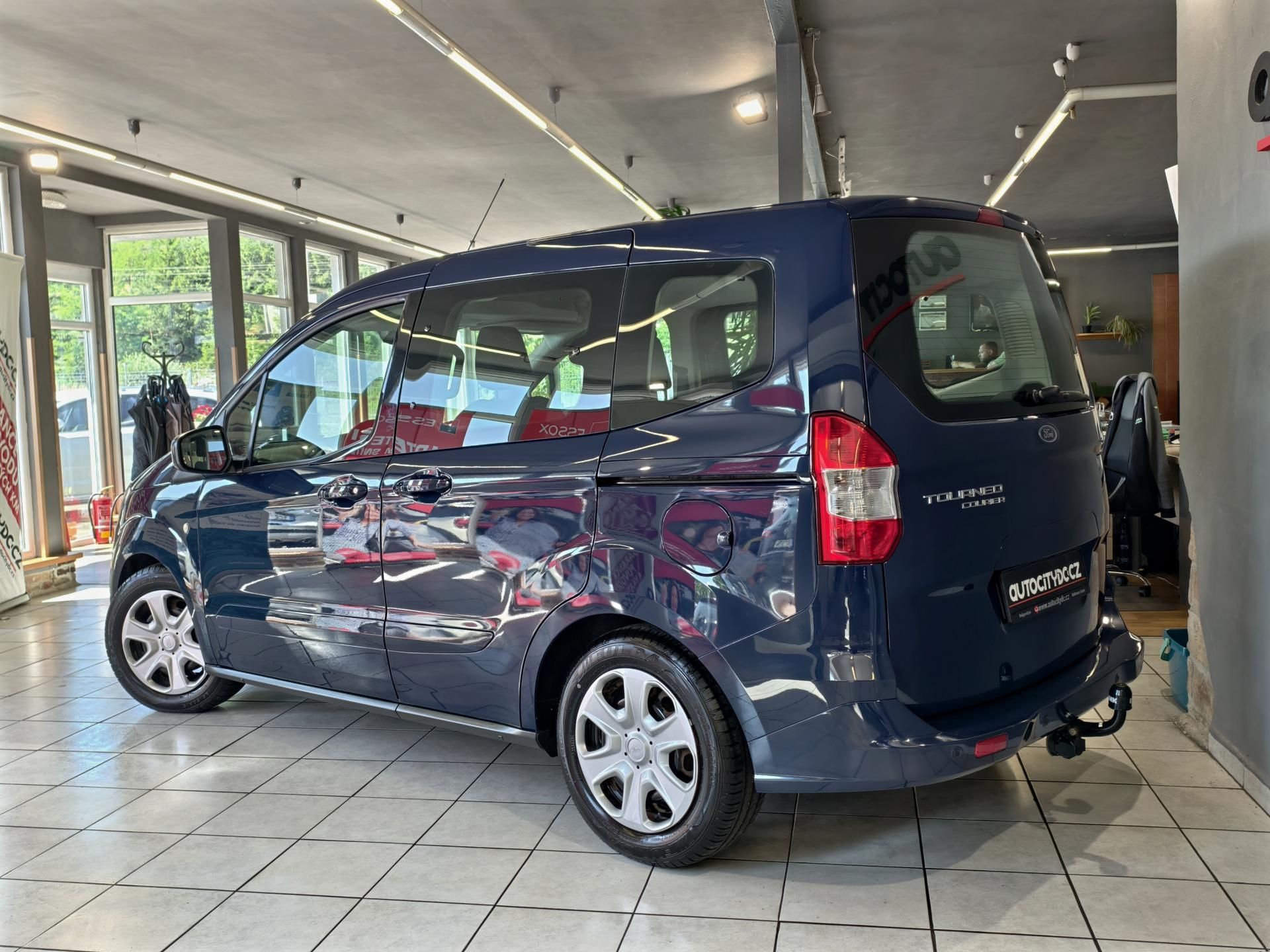 Ford Tourneo Courier, 1.5 TDCi VÝHŘEVY, PDC, ČR, DPH - fotka 5