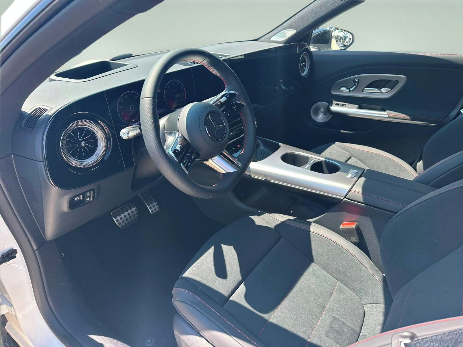 Mercedes-Benz CLA, 200 - fotka 5
