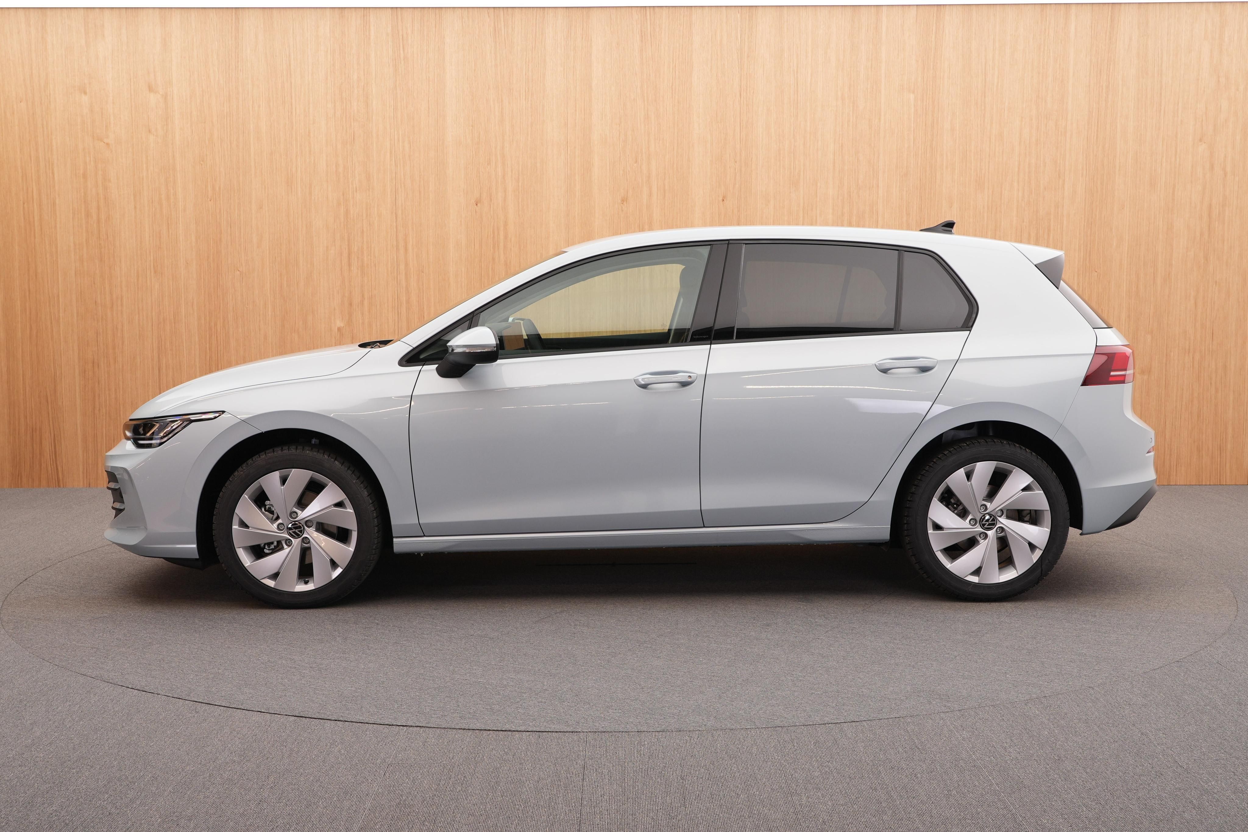 Volkswagen Golf Variant, Limited 1.5 eTSI mHEV DSG - fotka 2