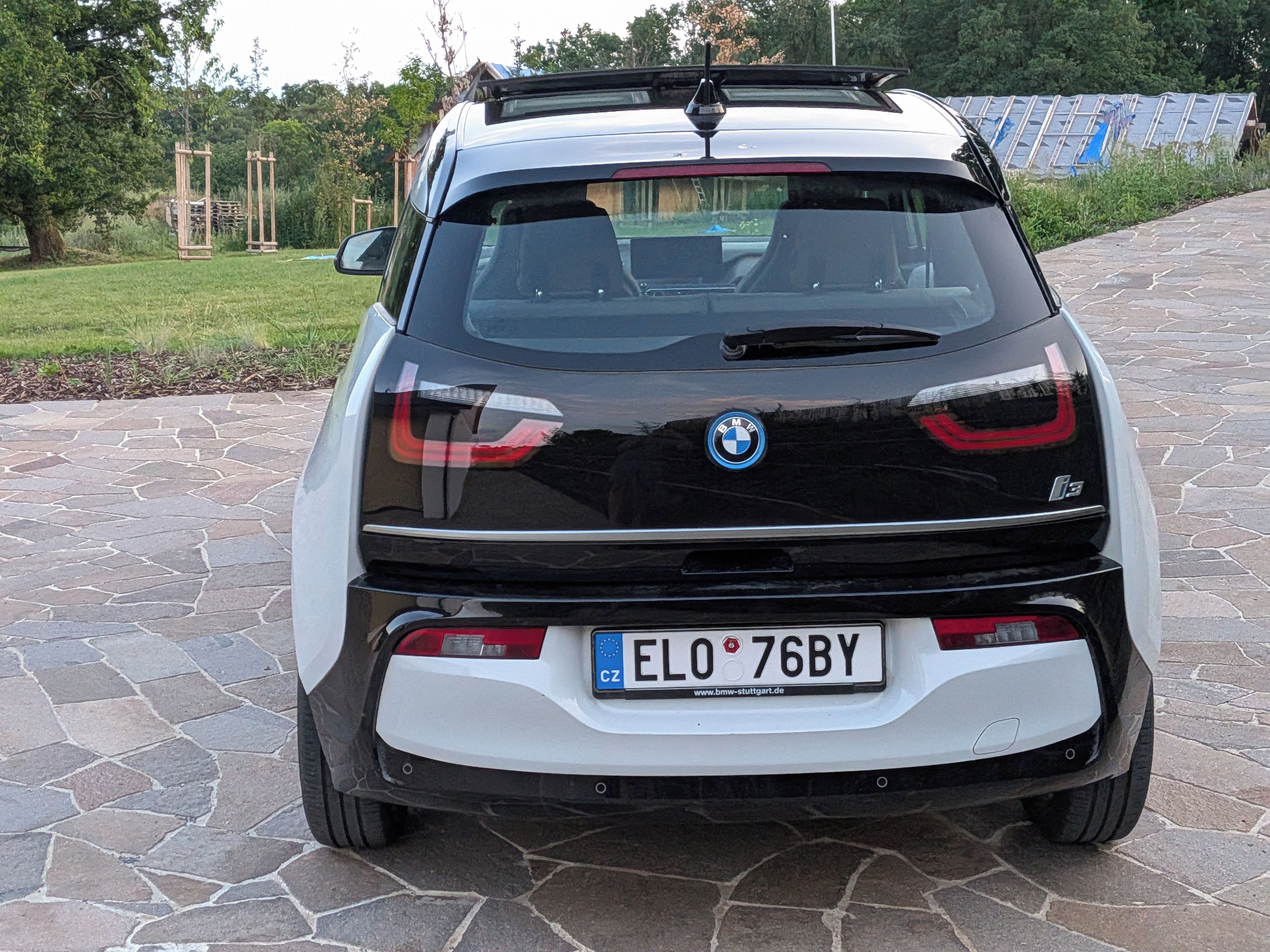 BMW i3, 120Ah,světlý inter.,střeš.okno - fotka 3