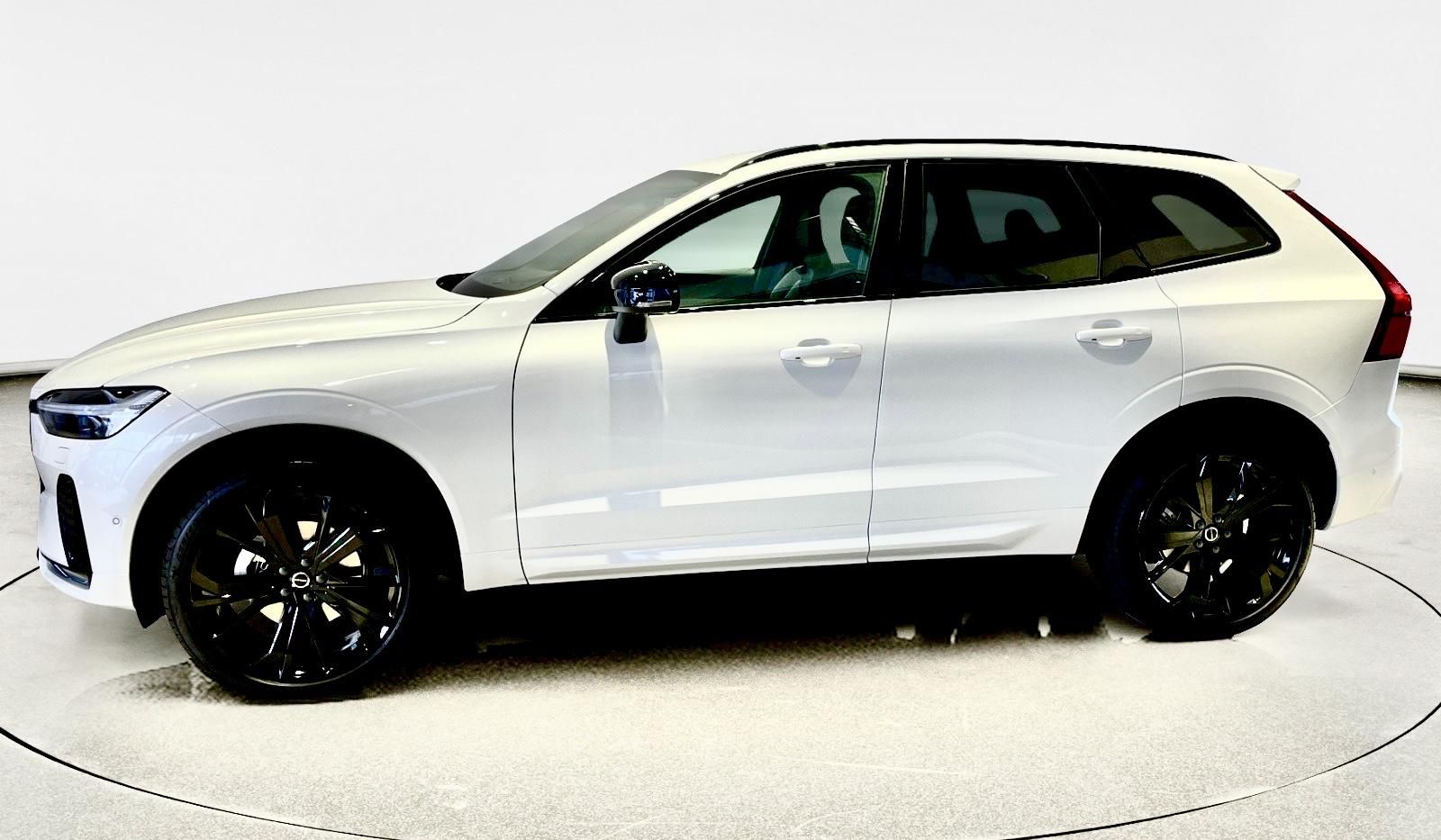 Volvo XC60, B5 PLUS BLACK + 4SERVIS/ZÁRUKA - fotka 3