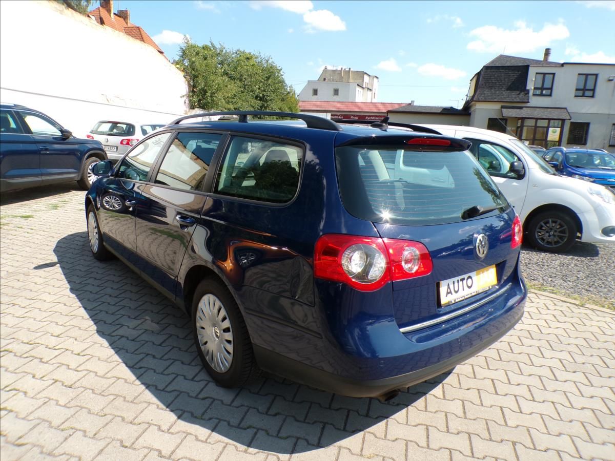 Volkswagen Passat, 1,6 FSI - fotka 4