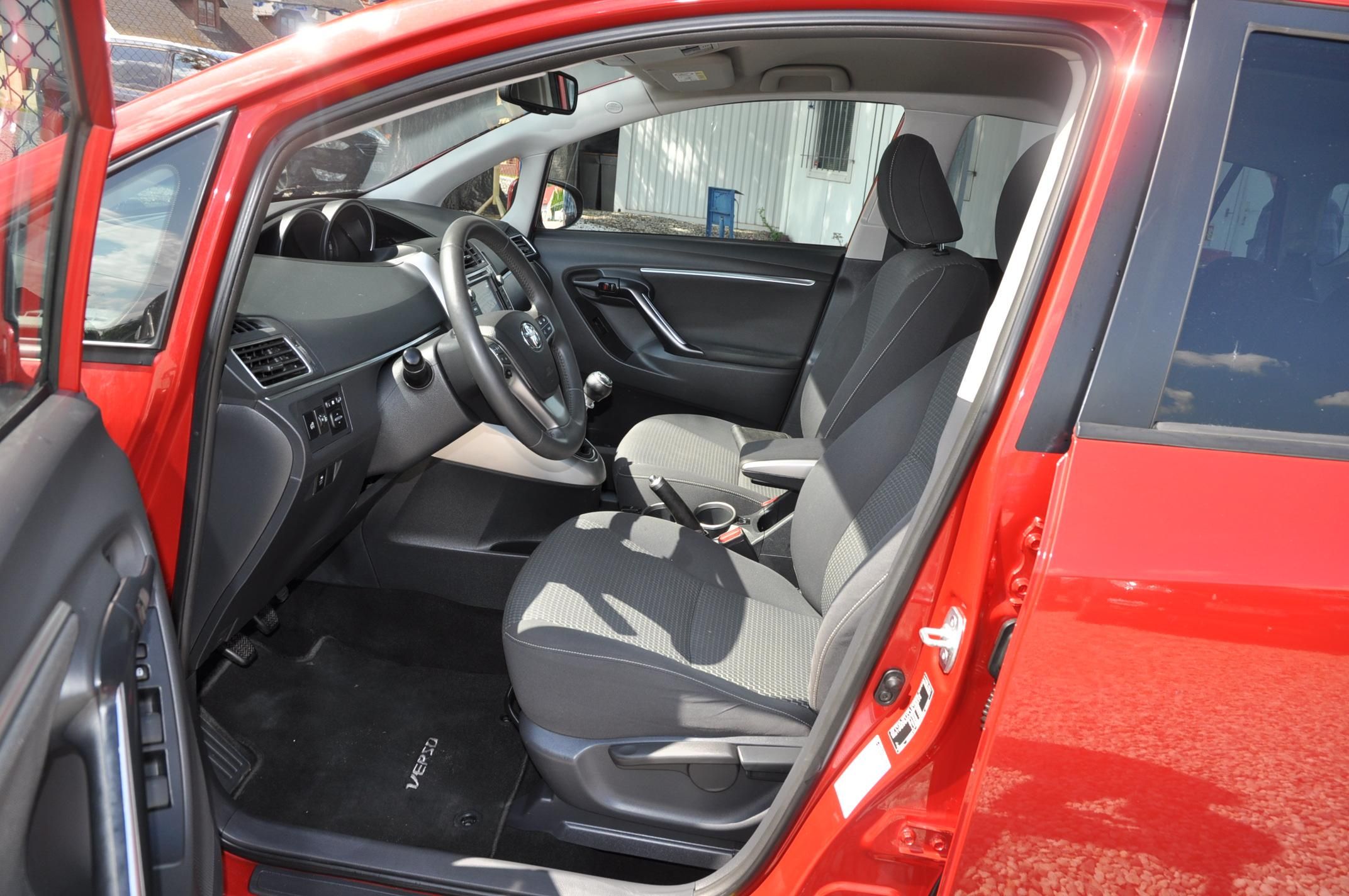 Toyota Verso, 1.8 ValveMatic 108kW 7.míst - fotka 6