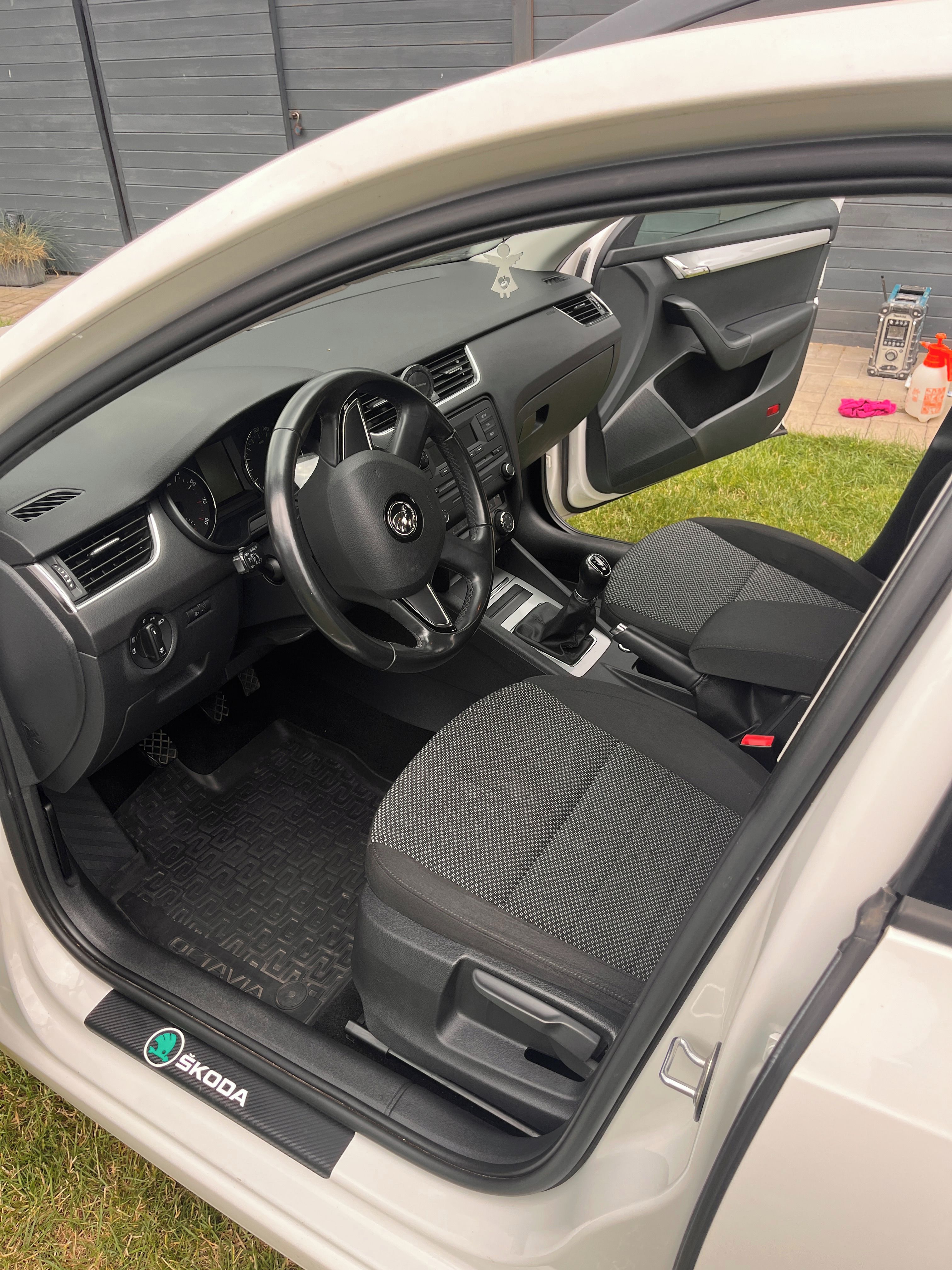 Škoda Octavia, 1,4 Tsi servisováno - fotka 4