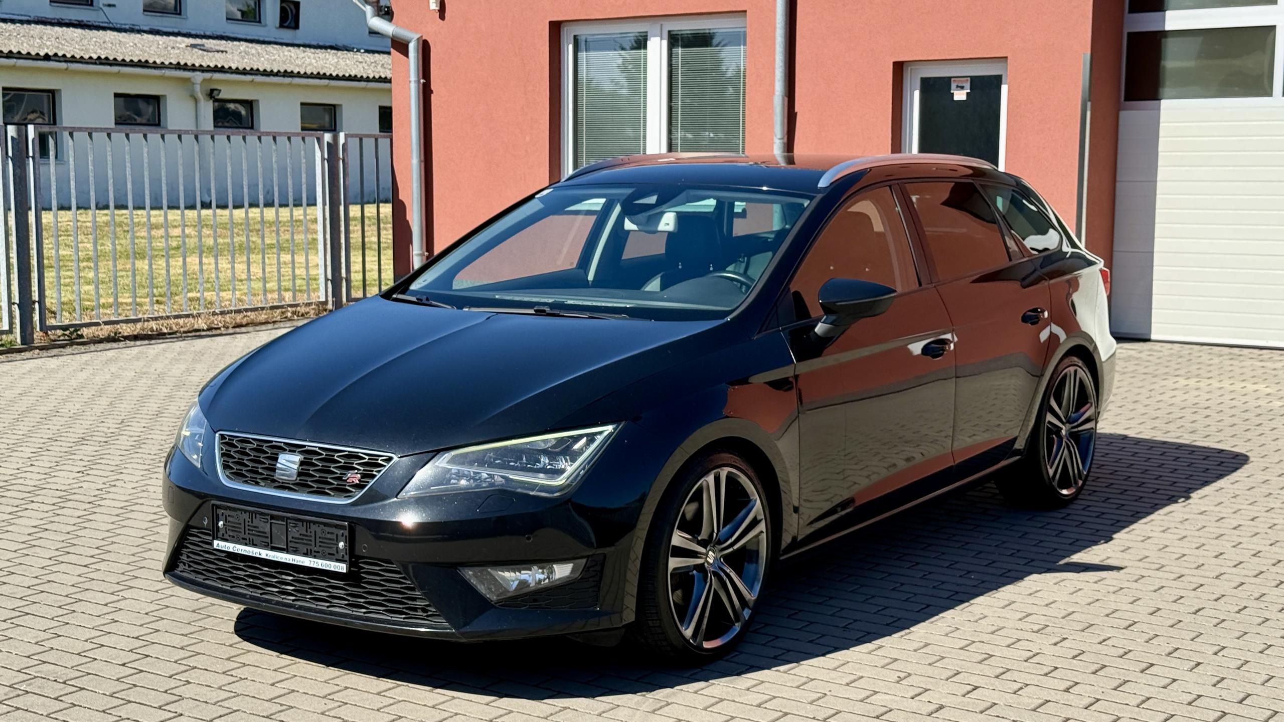 Seat Leon, ST*2.0TDi*135kW*FR*LED*ACC* - fotka 2