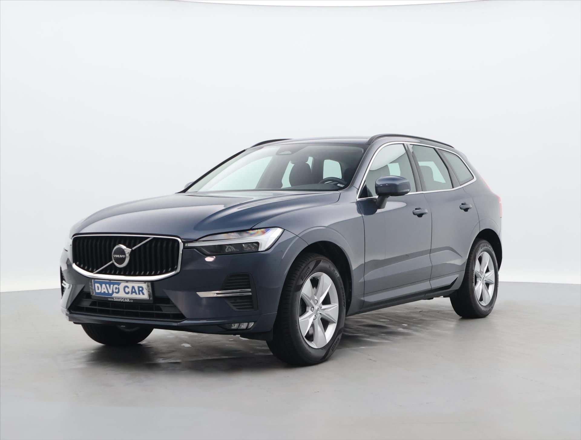 Volvo XC60, 2,0 B4 145KW AWD MOMENTUM - fotka 2