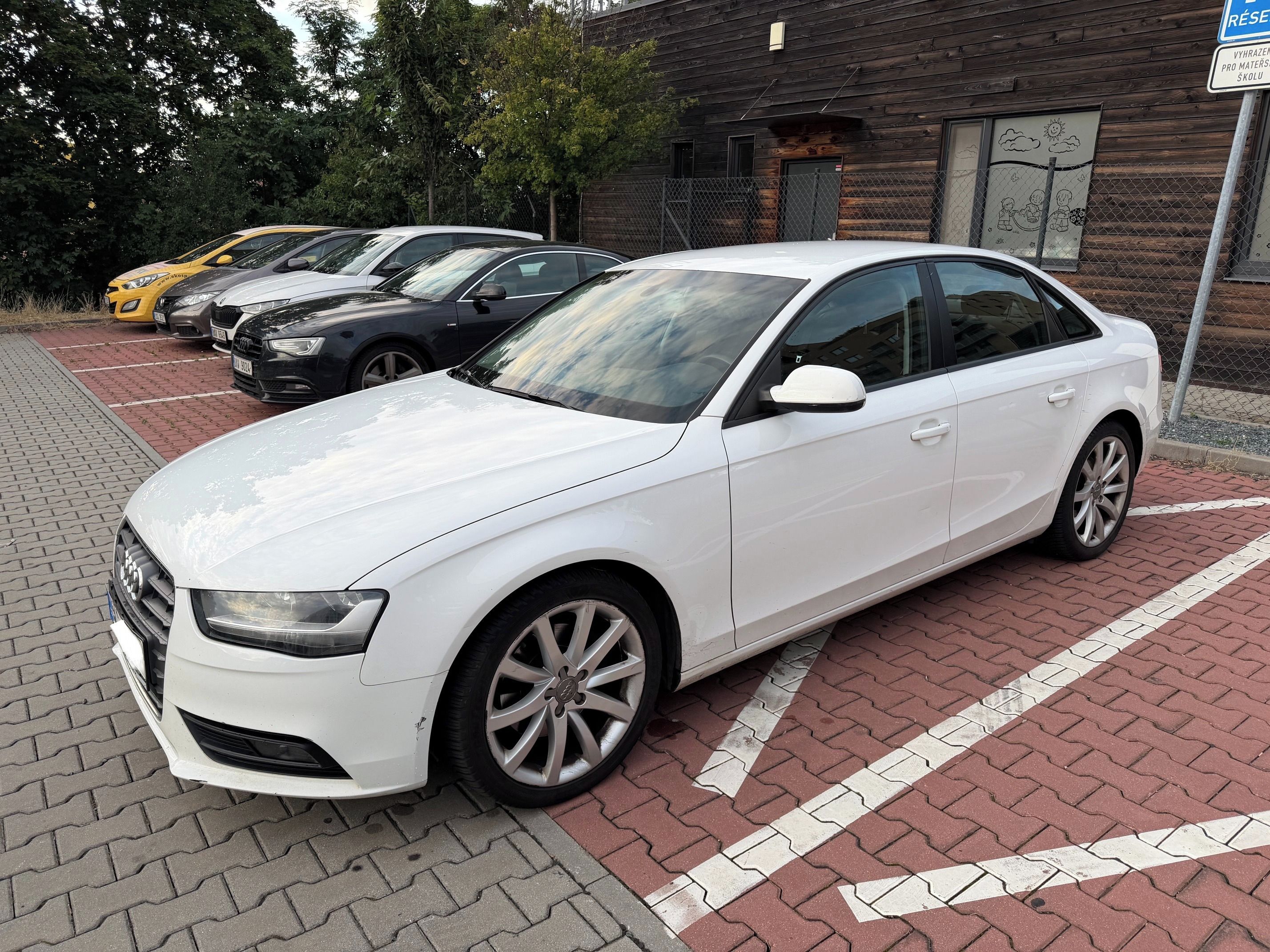 Audi A4, 1.8 TFSI Kola 18" Úplný servis - fotka 3