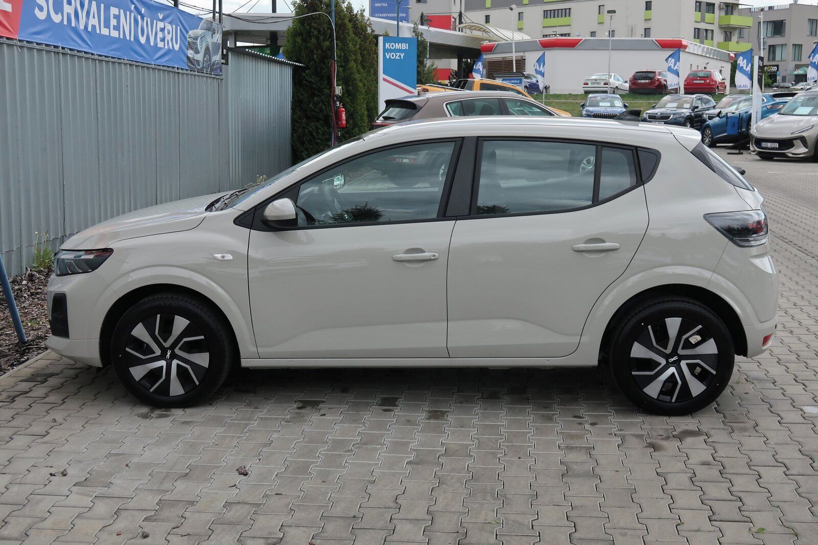 Dacia Sandero, 1.0 TCe, Expression, ČR,1.maj - fotka 3