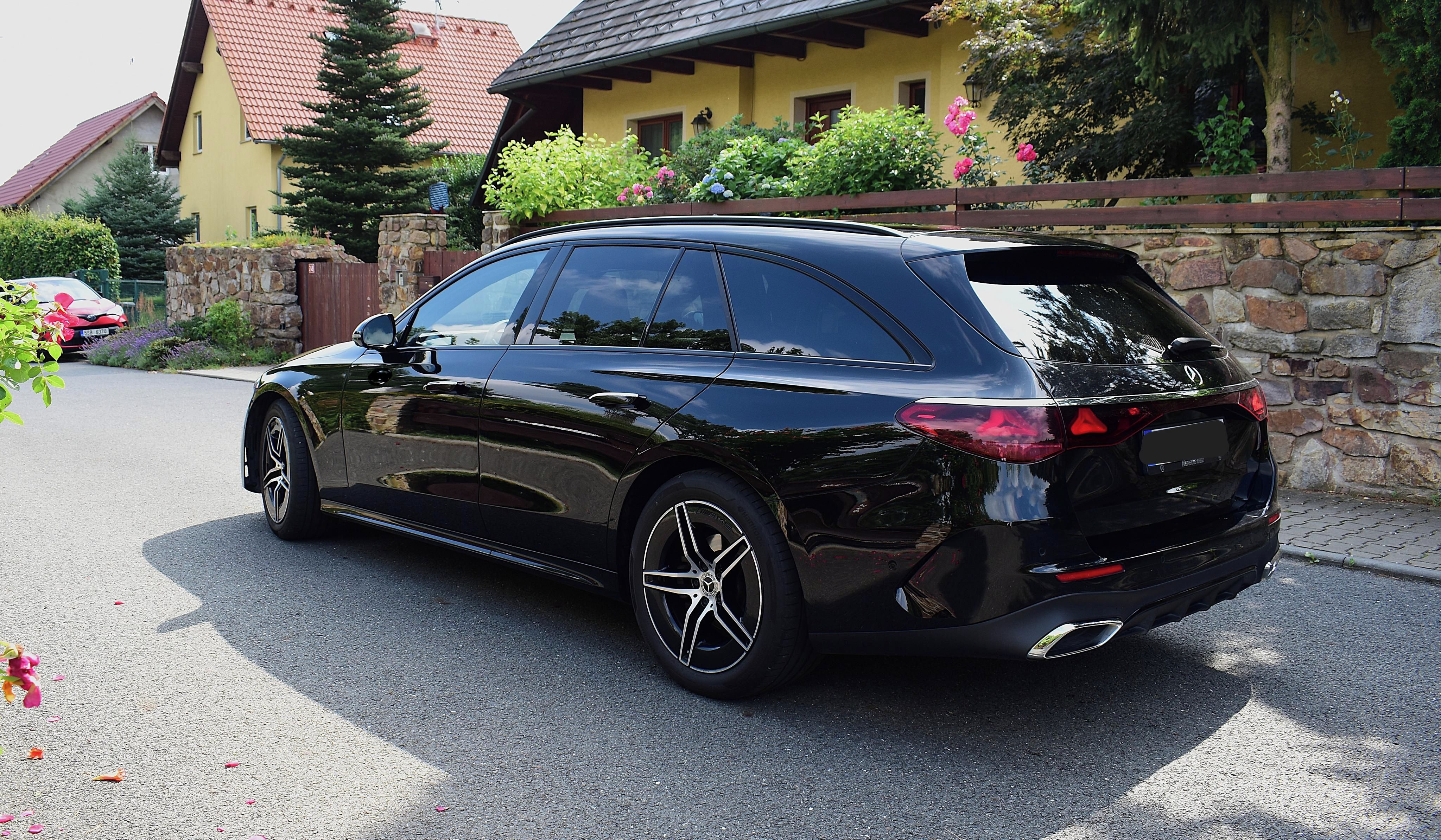 Mercedes-Benz Třídy E, E220d, AMG paket, nízký nájezd - fotka 6