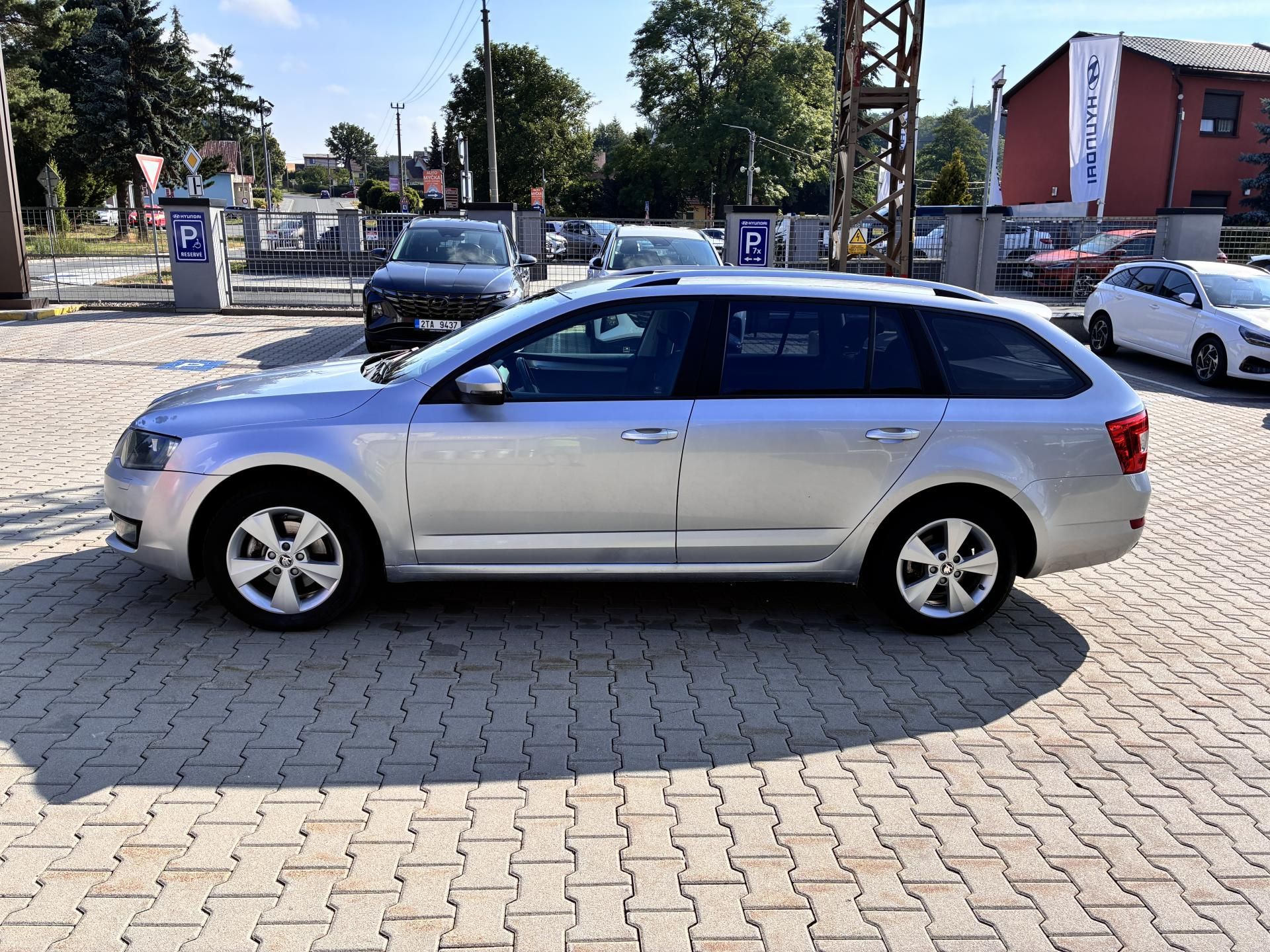 Škoda Octavia, Kombi 1.6TDi 77kW 4x4 ELEGANCE - fotka 4