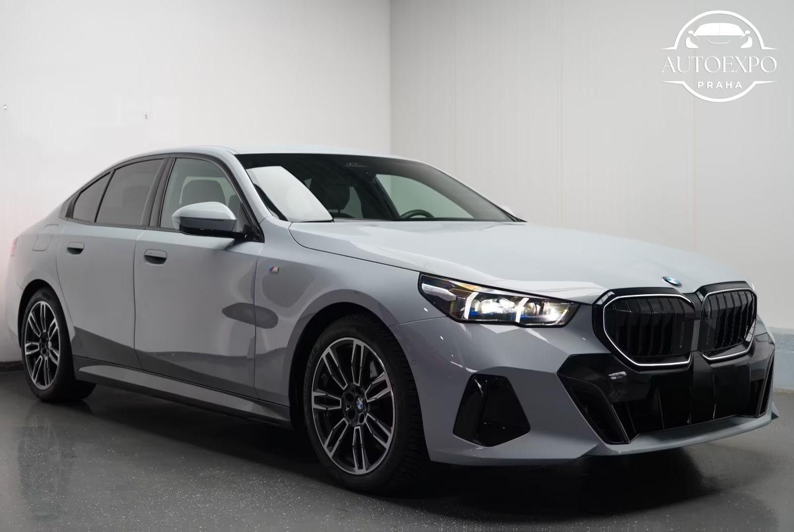 BMW Řada 5, 520d xDrive M Sport - fotka 2