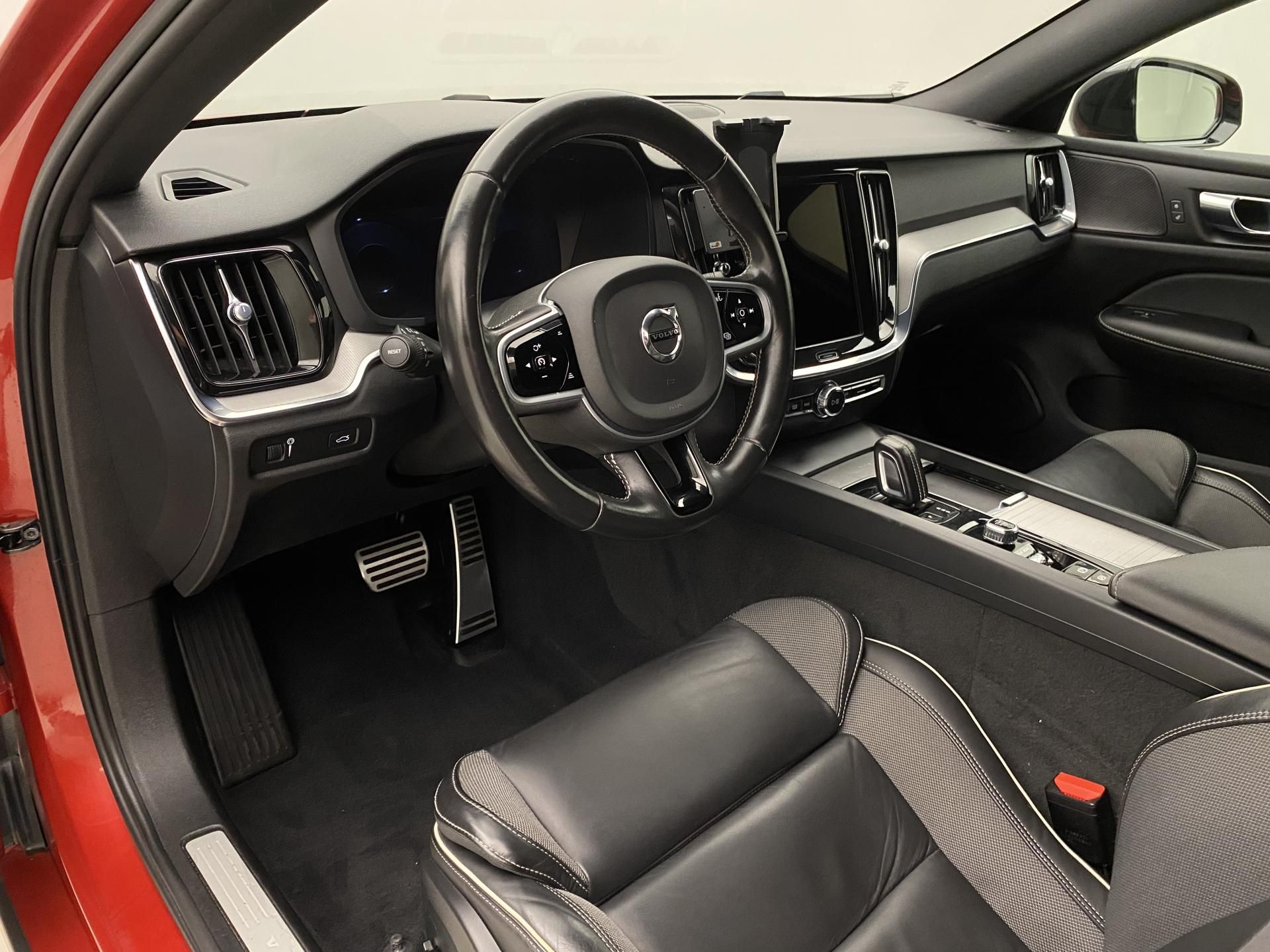 Volvo S60, B5 AWD R-DESIGN AUT - fotka 4