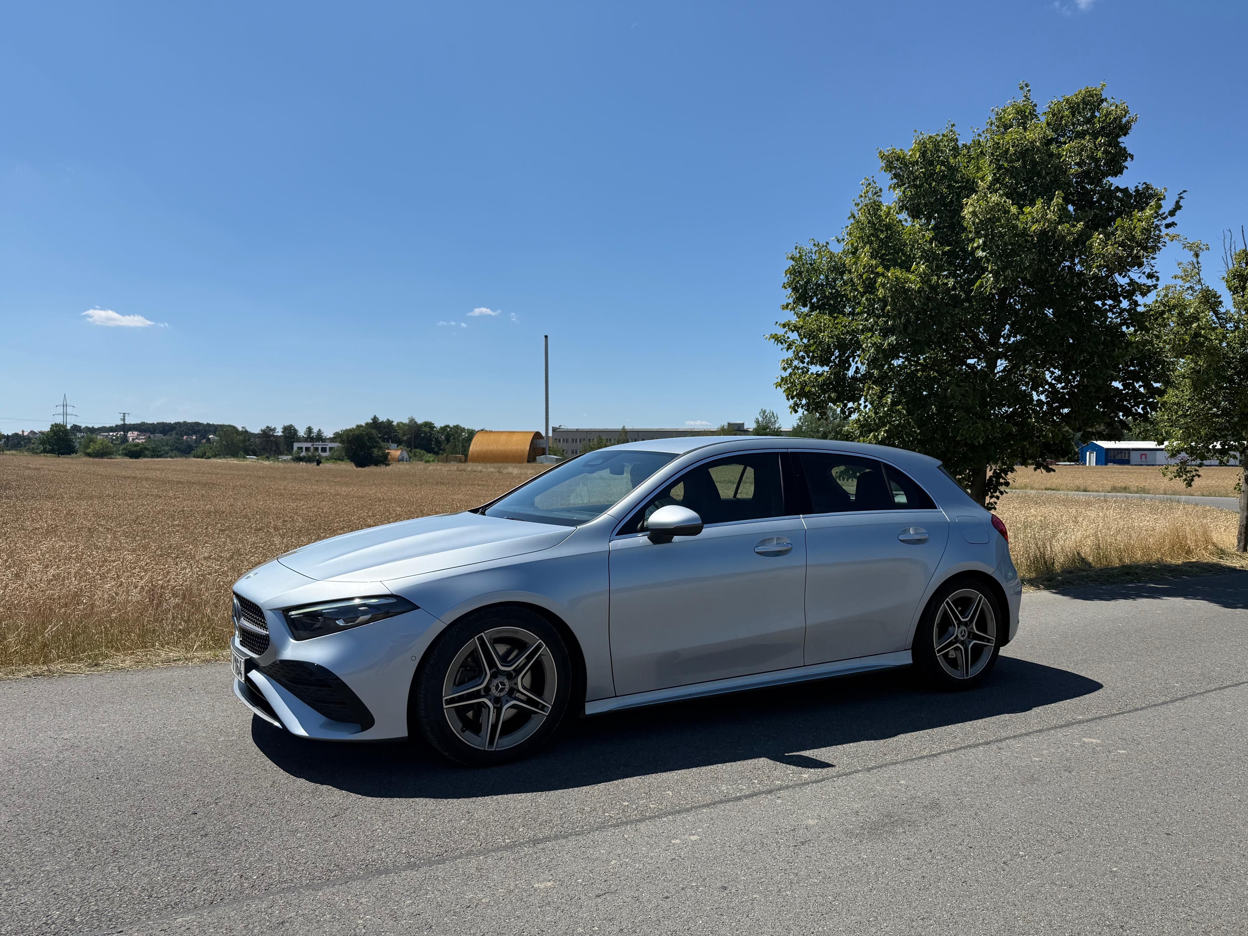 Mercedes-Benz Třídy A, Mercedes Benz A220d AMG Adv+ - fotka 4