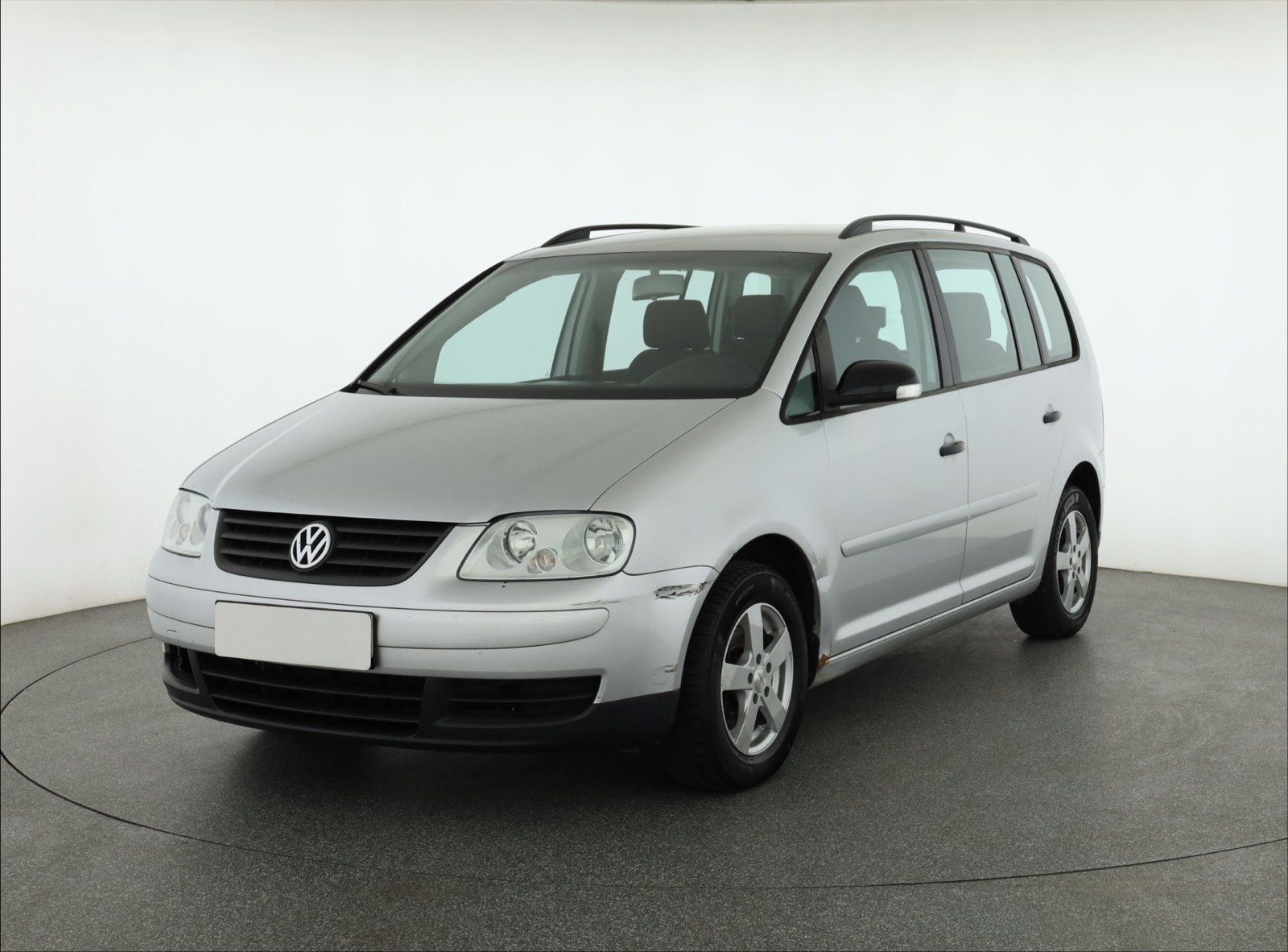 Volkswagen Touran, 1.6 FSI, Trendline, Tažné - fotka 2