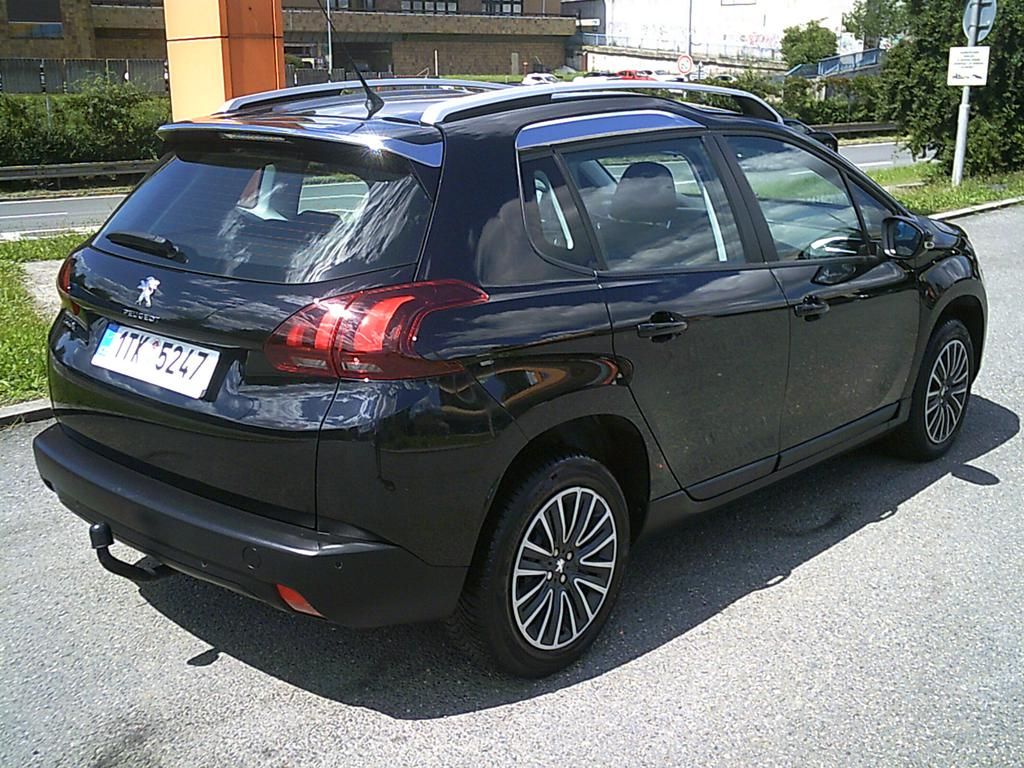 Peugeot 2008, 1.2i KOUPENO ČR,1.MAJITEL - fotka 6