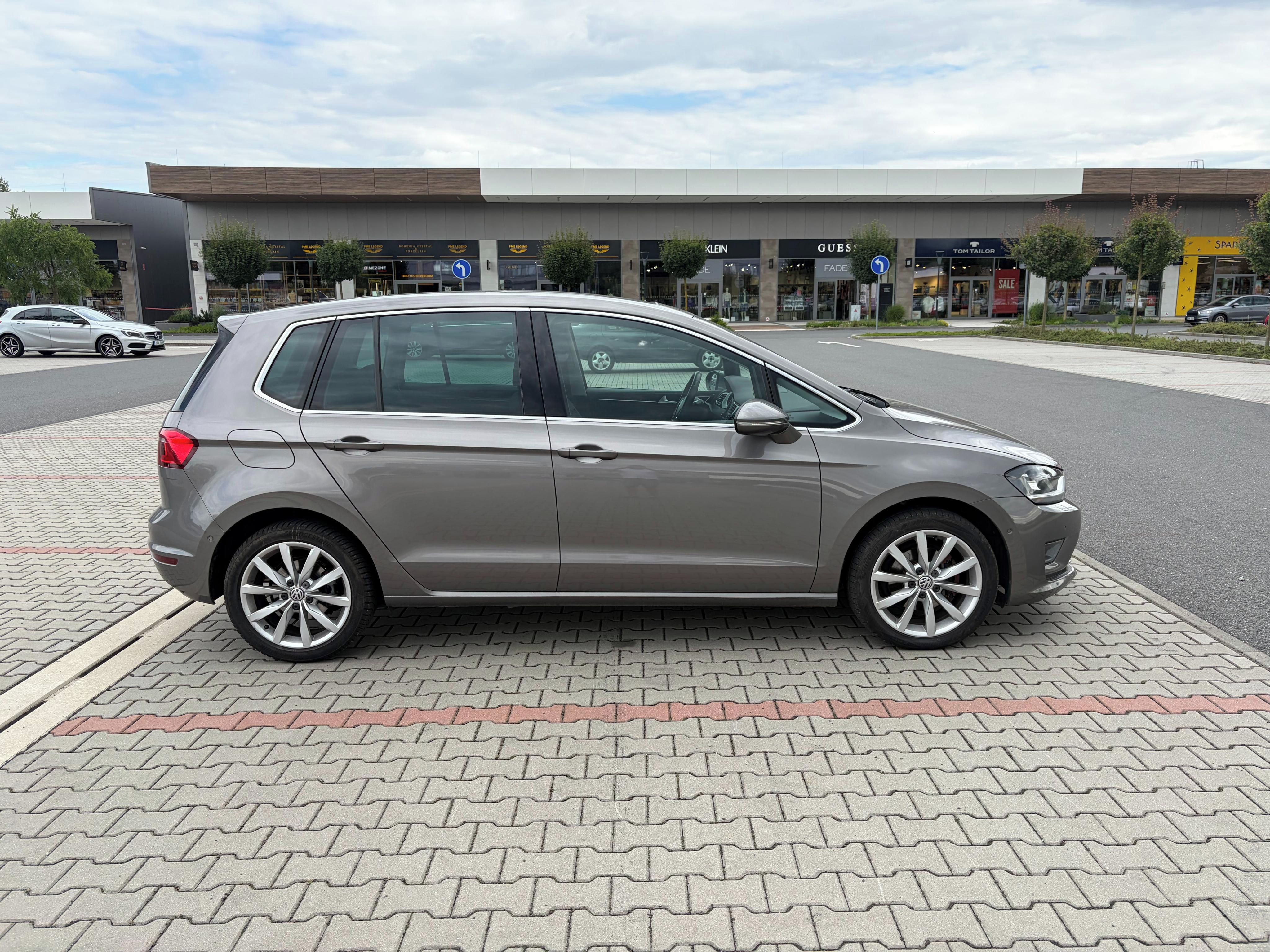 Volkswagen Golf Sportsvan, 2.0 TDi DSG TOP VÝBAVA - fotka 2