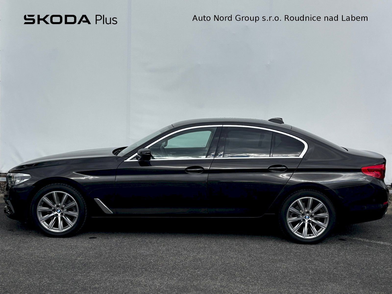 BMW Řada 5, 520D XDRIVE - fotka 3