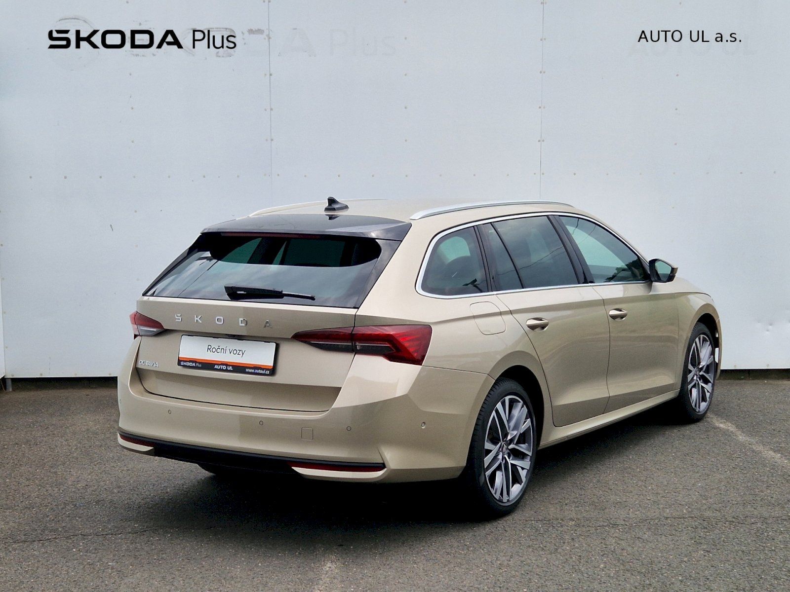 Škoda Octavia, 1.5TSI 110kW DSG Top Selection - fotka 2