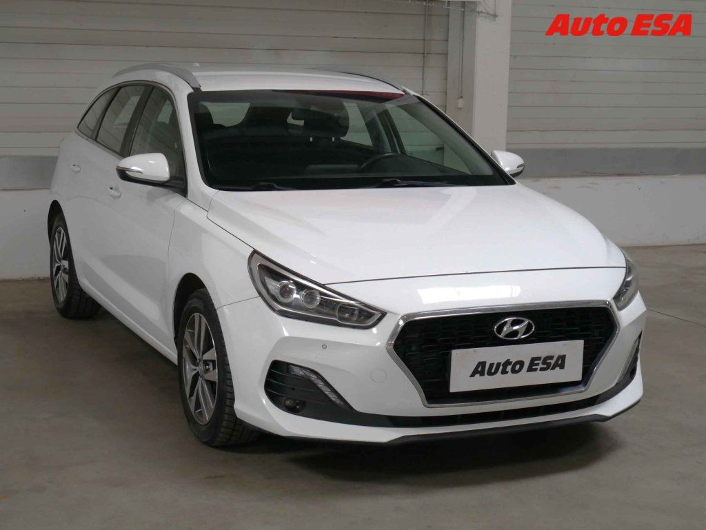 Hyundai i30, 1.6 CRDi,Style,navi,kamera
