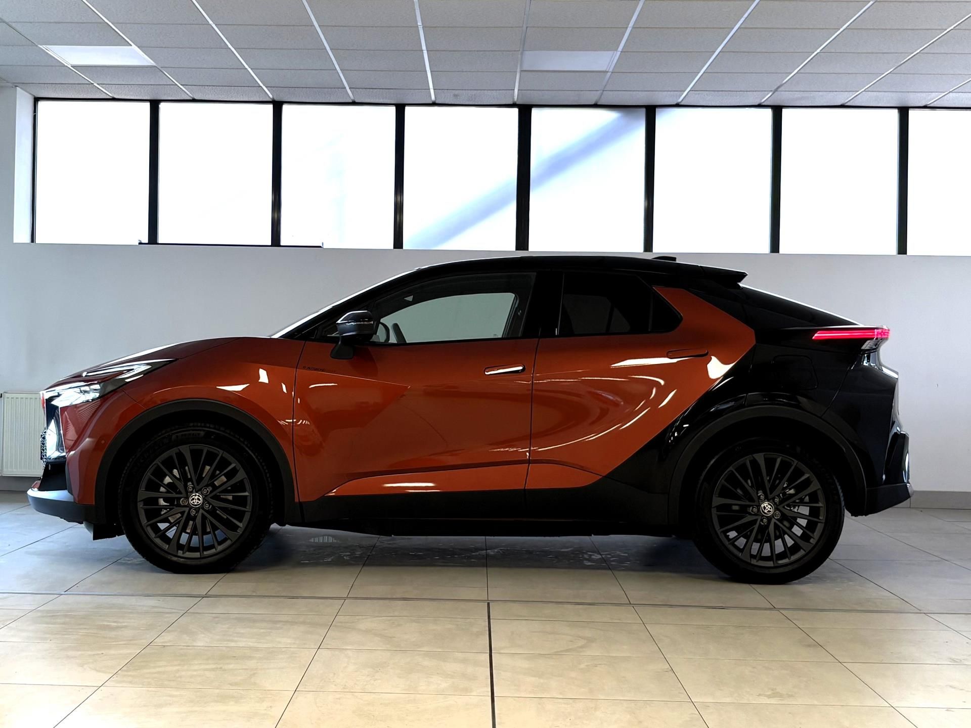 Toyota C-HR, Tokyo Edition, 2,0 L.,Plug-in - fotka 3