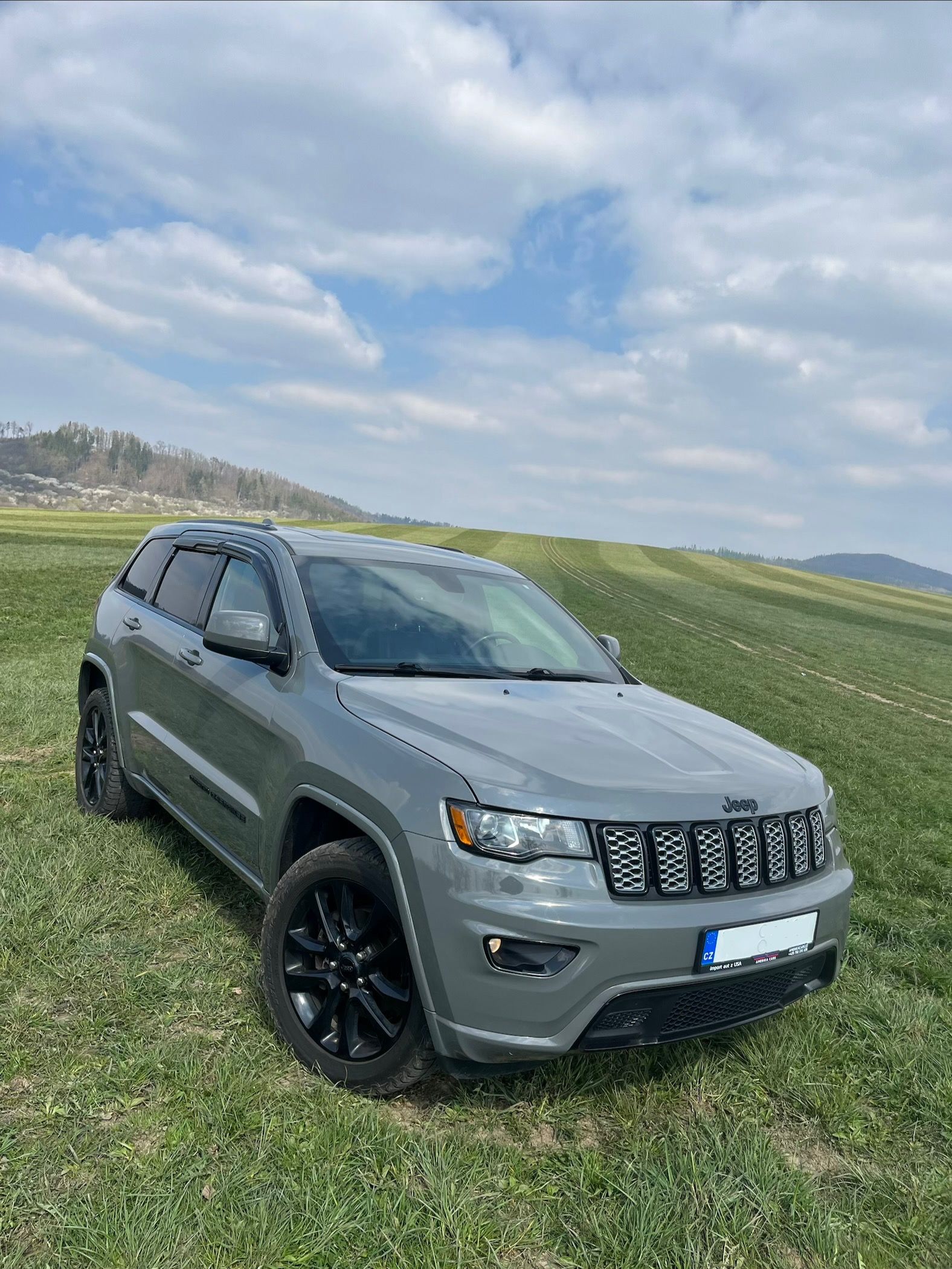 Jeep Grand Cherokee, Altitude 20” TOP stav - fotka 2