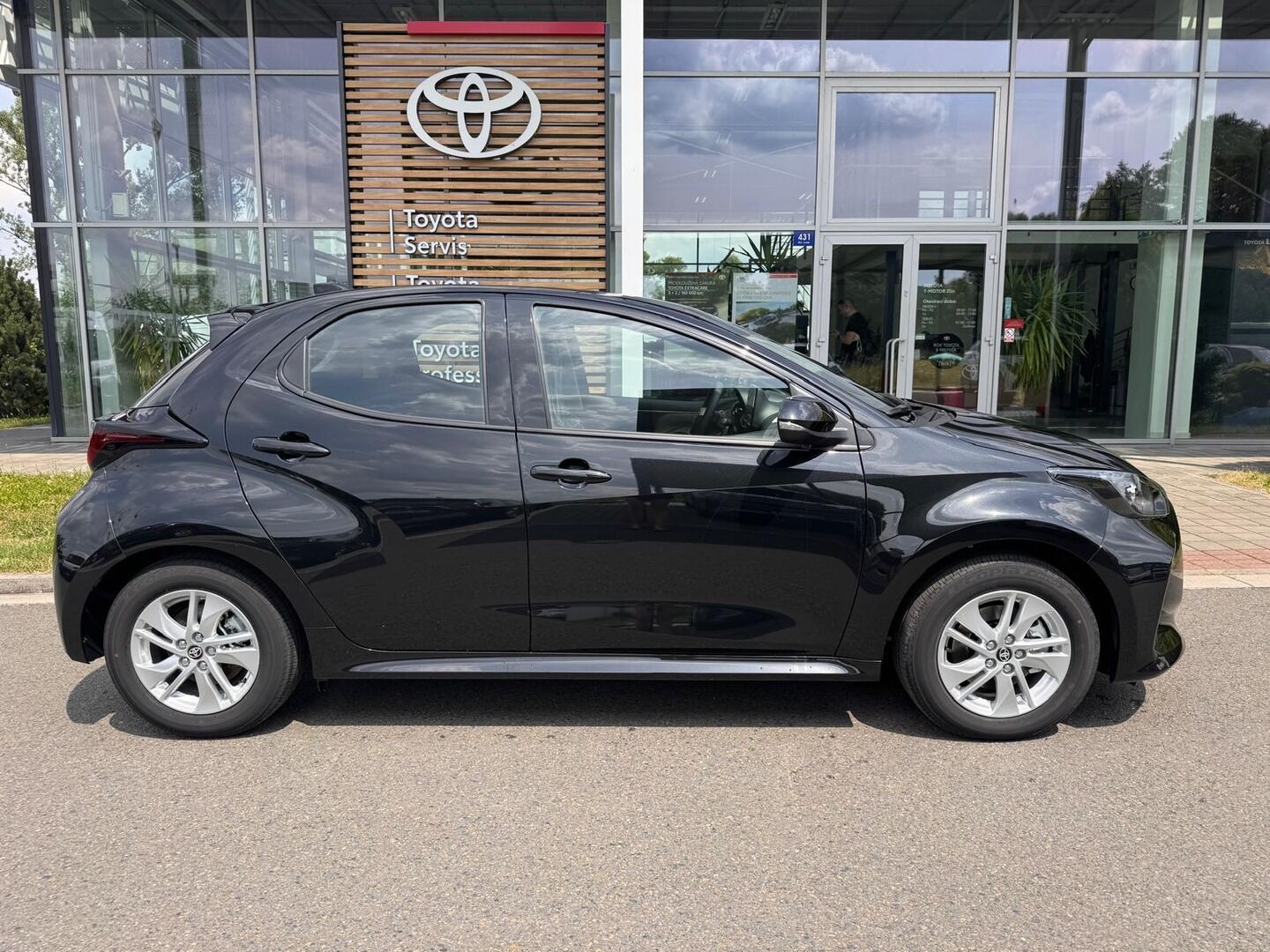 Toyota Yaris, 1.5 Comfort - fotka 2