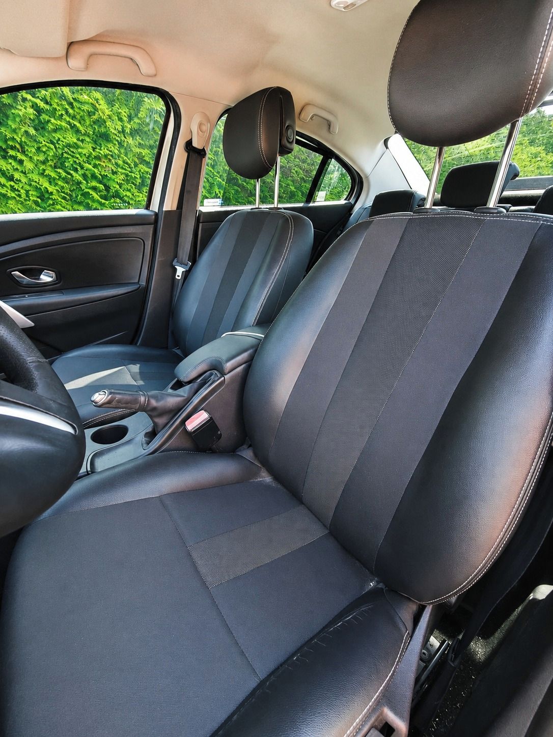Renault Fluence, 1.6 16V, 81 kW - aut.klima - fotka 4
