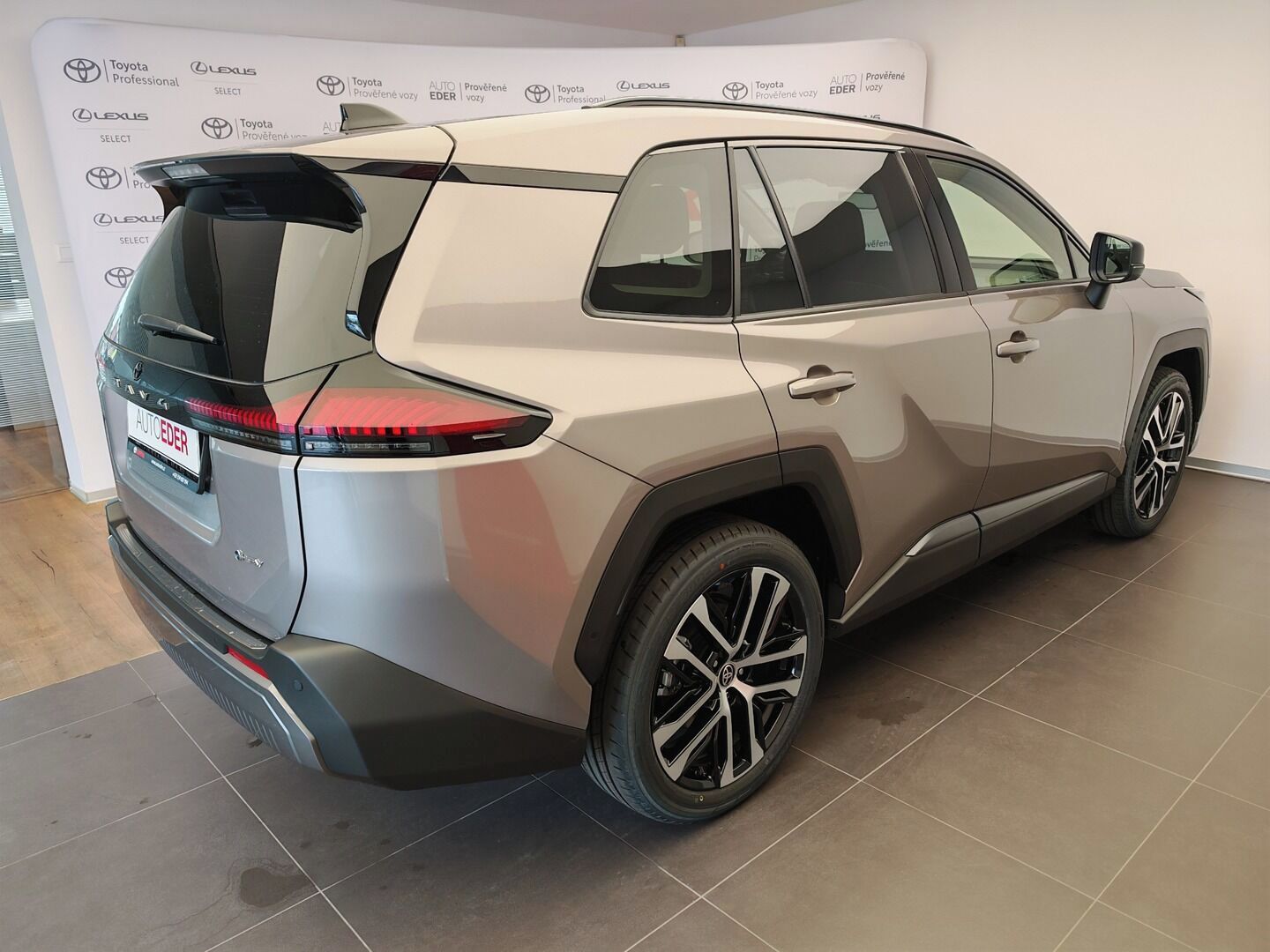 Toyota Rav4, 2.5 HEV 4x4 Executive - fotka 4