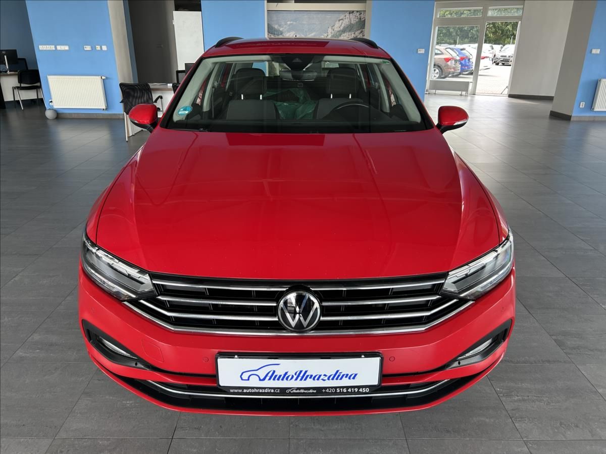 Volkswagen Passat, 2,0   TDI 90kW,DSG,SERVISKA,AC - fotka 2