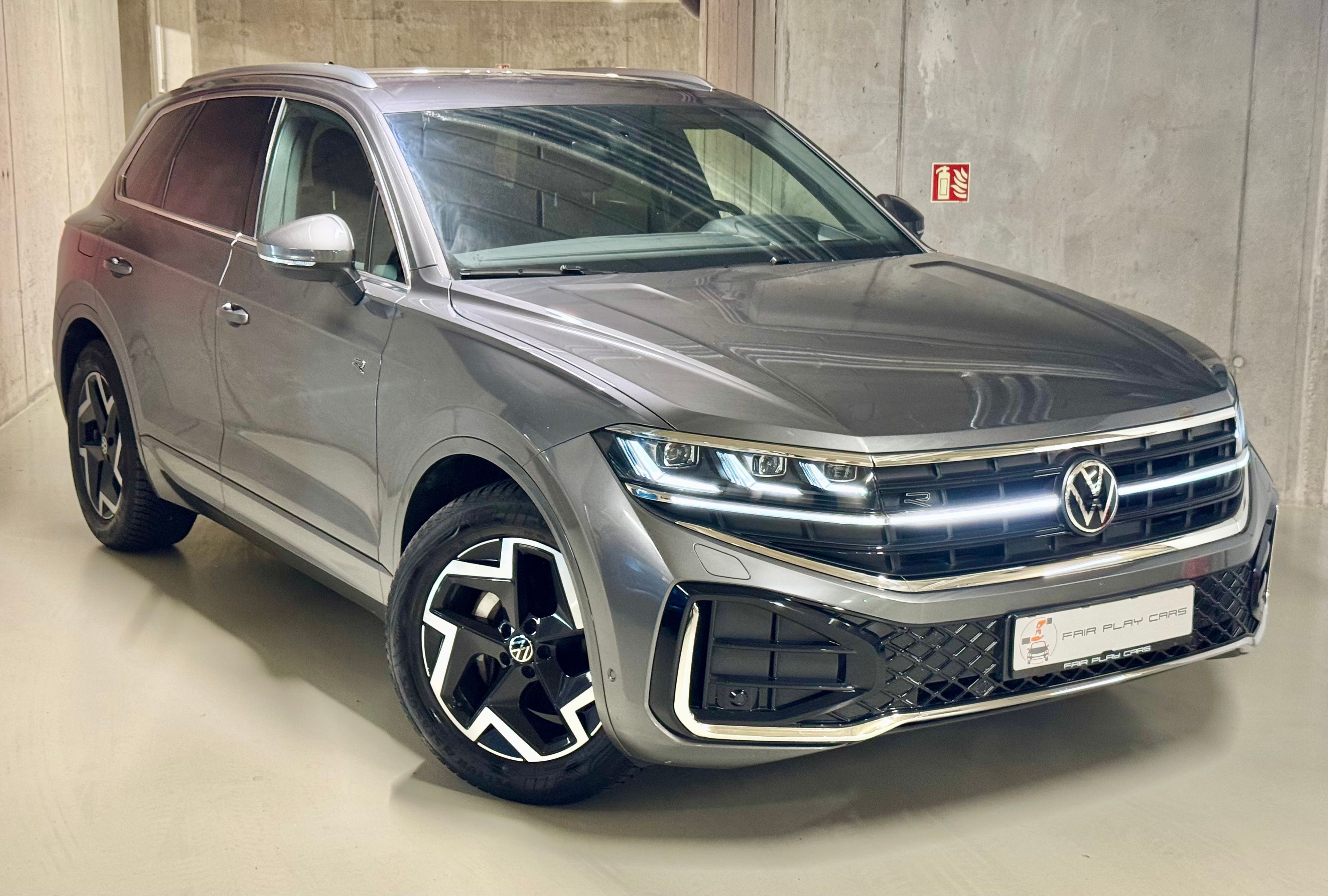 Volkswagen Touareg, R-line/tazne/vzduch/matrix/HUD