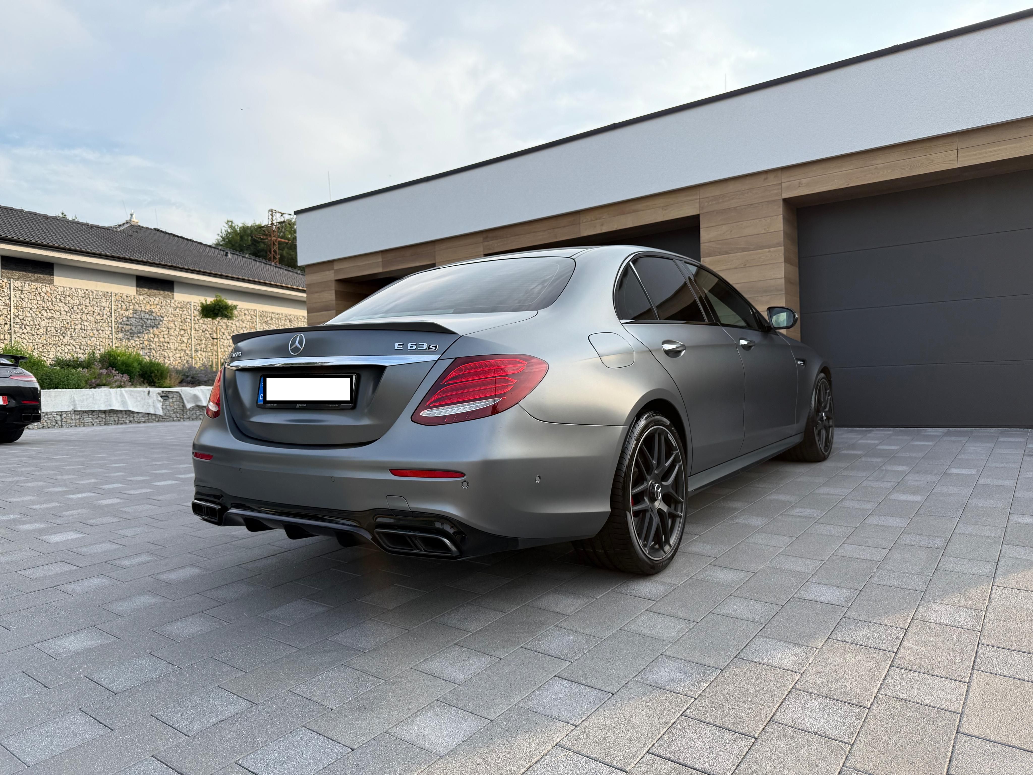 Mercedes-Benz Třídy E, AMG E63S 4MATIC+ Carbon-paket - fotka 4